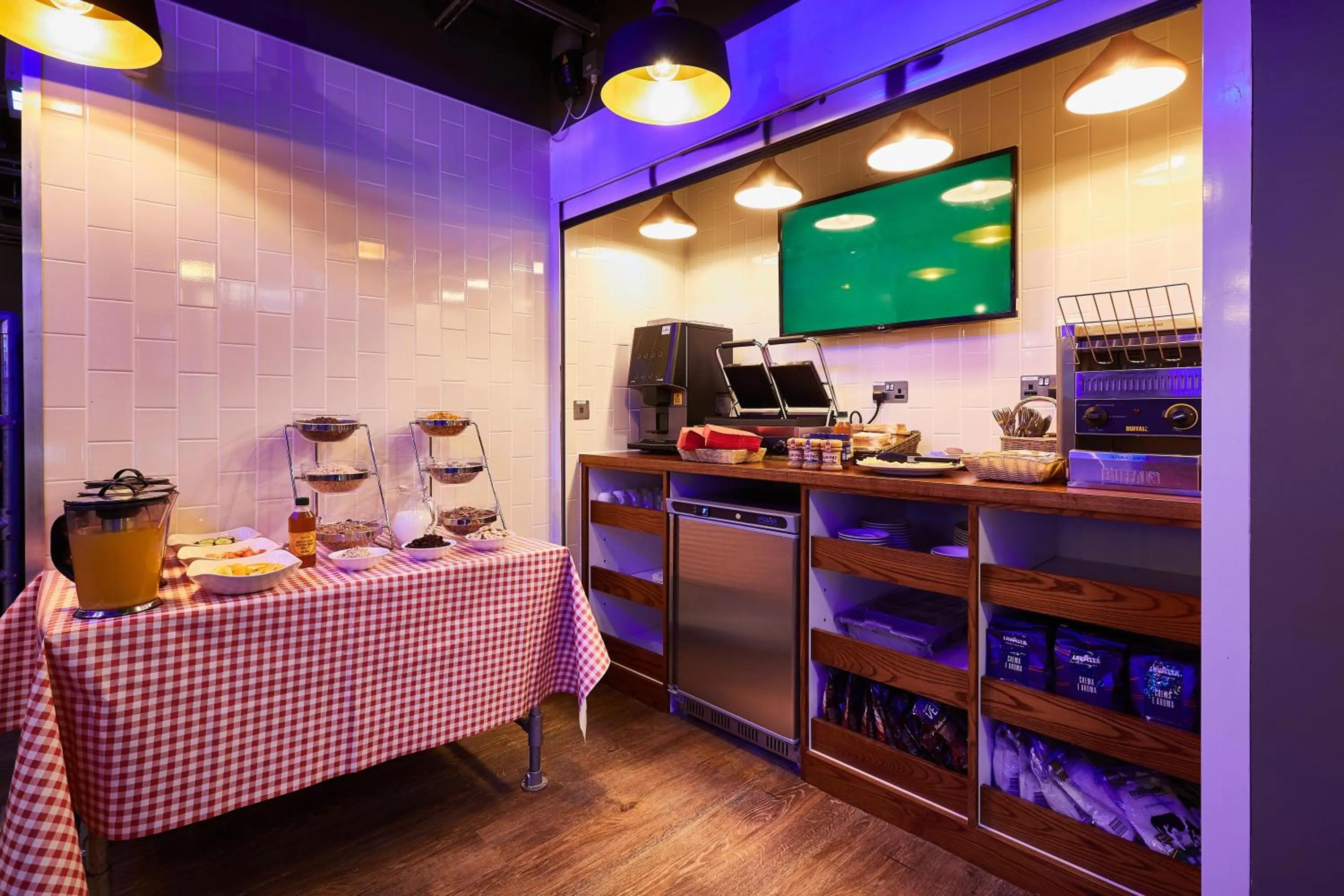 Continental breakfast in St Christopher's Inn Edinburgh - Original