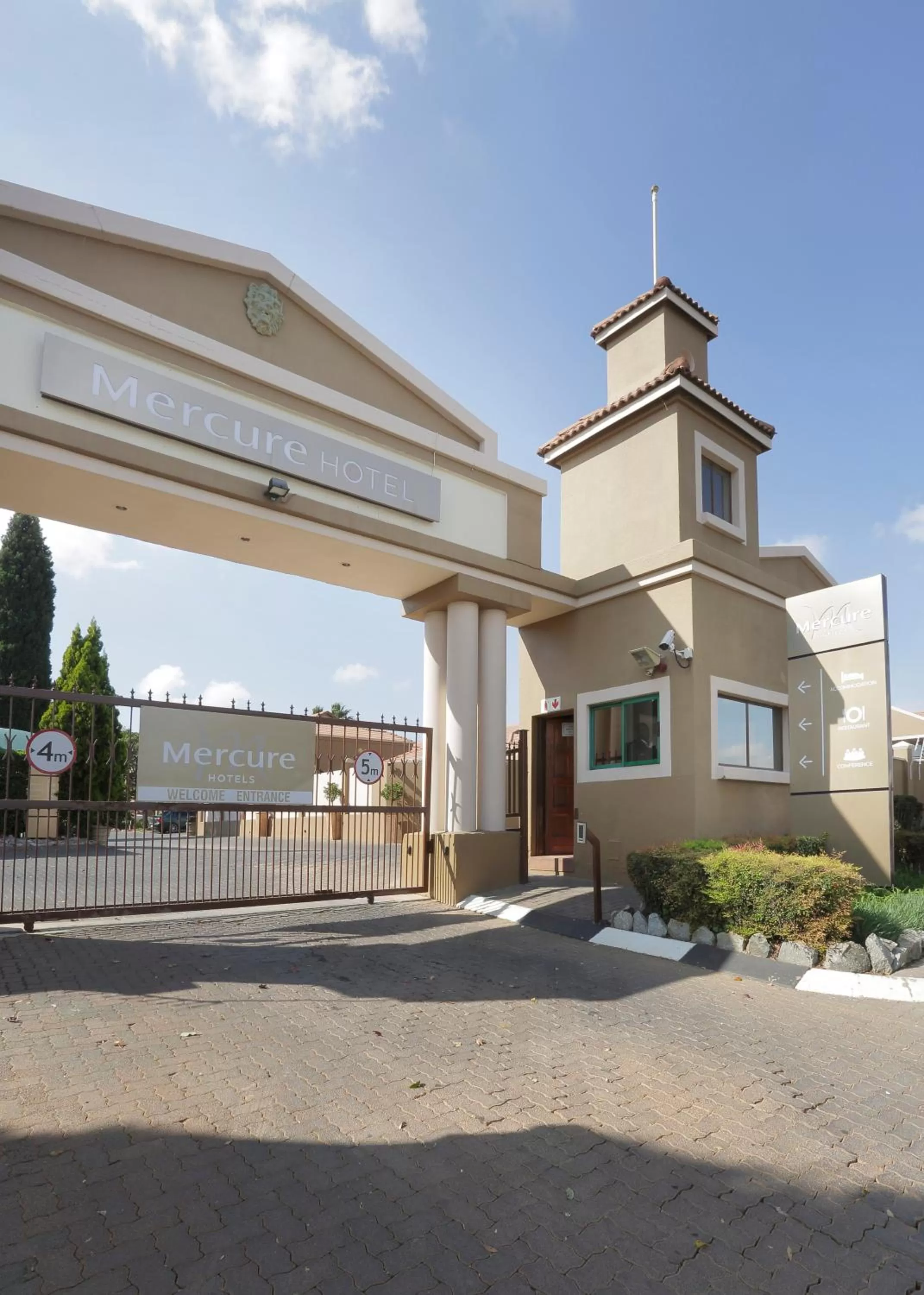 Facade/entrance in Mercure Hotel Bedfordview