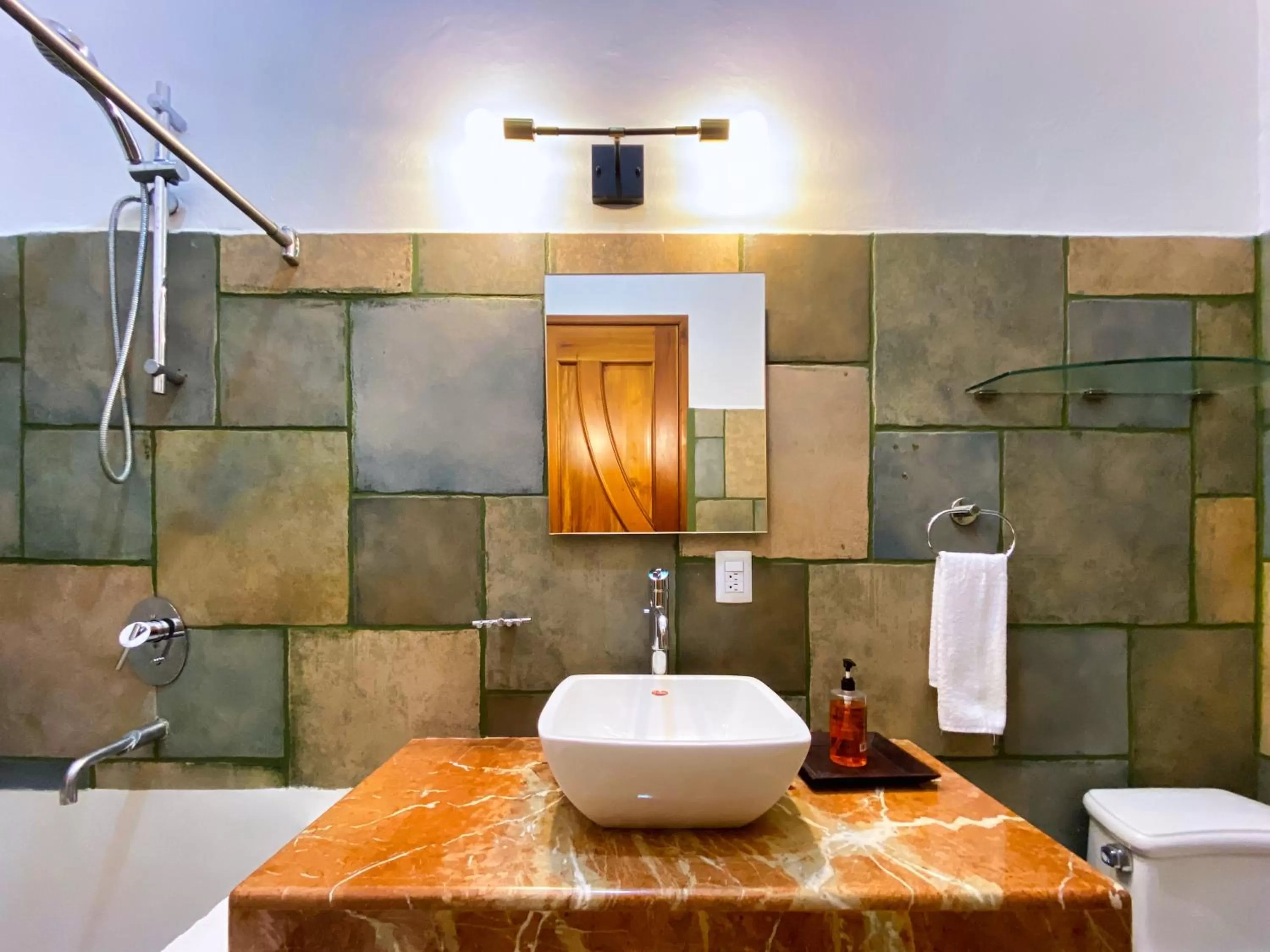 Shower in Humant Coliving - Cancún