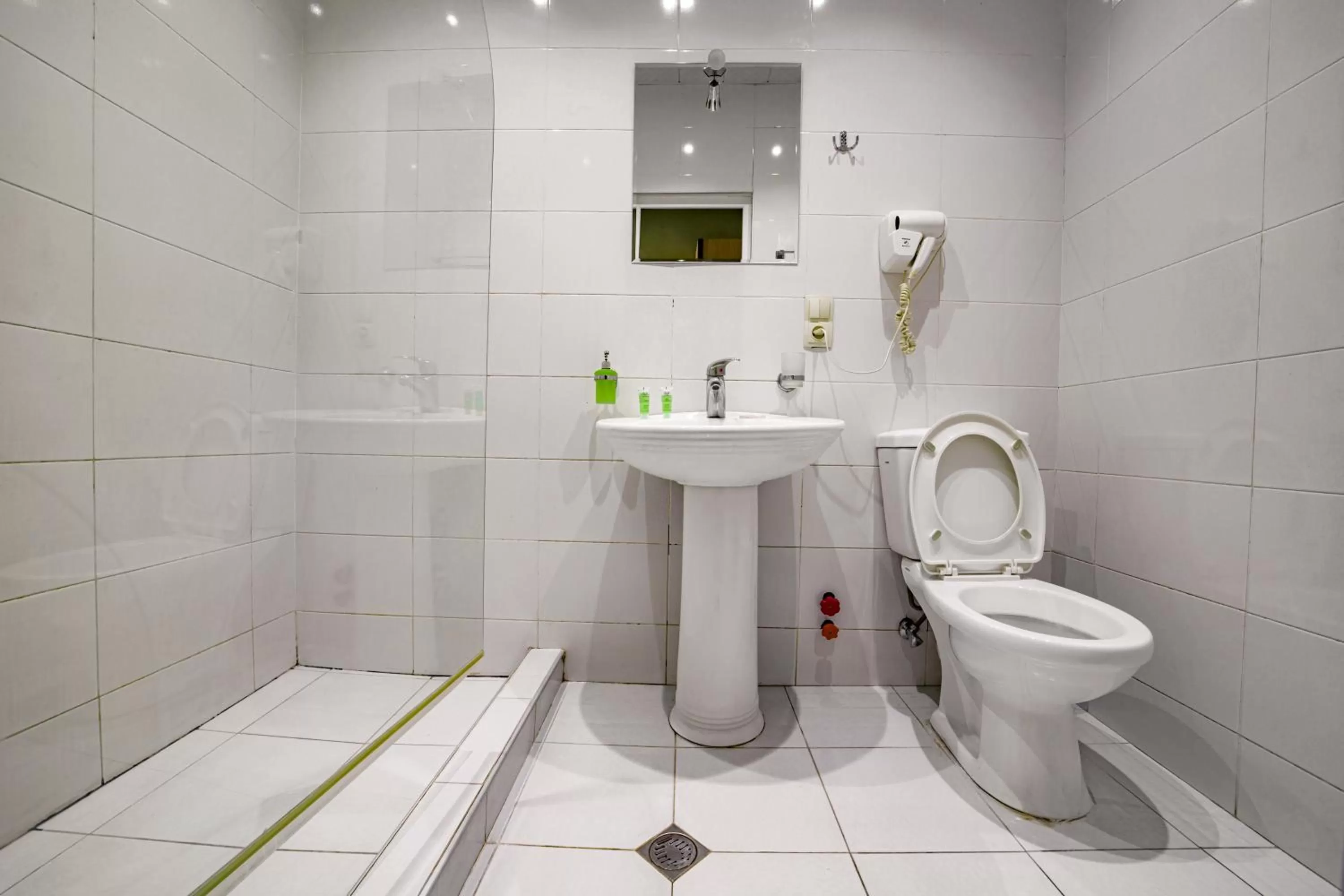 Shower, Bathroom in Nine Hotel