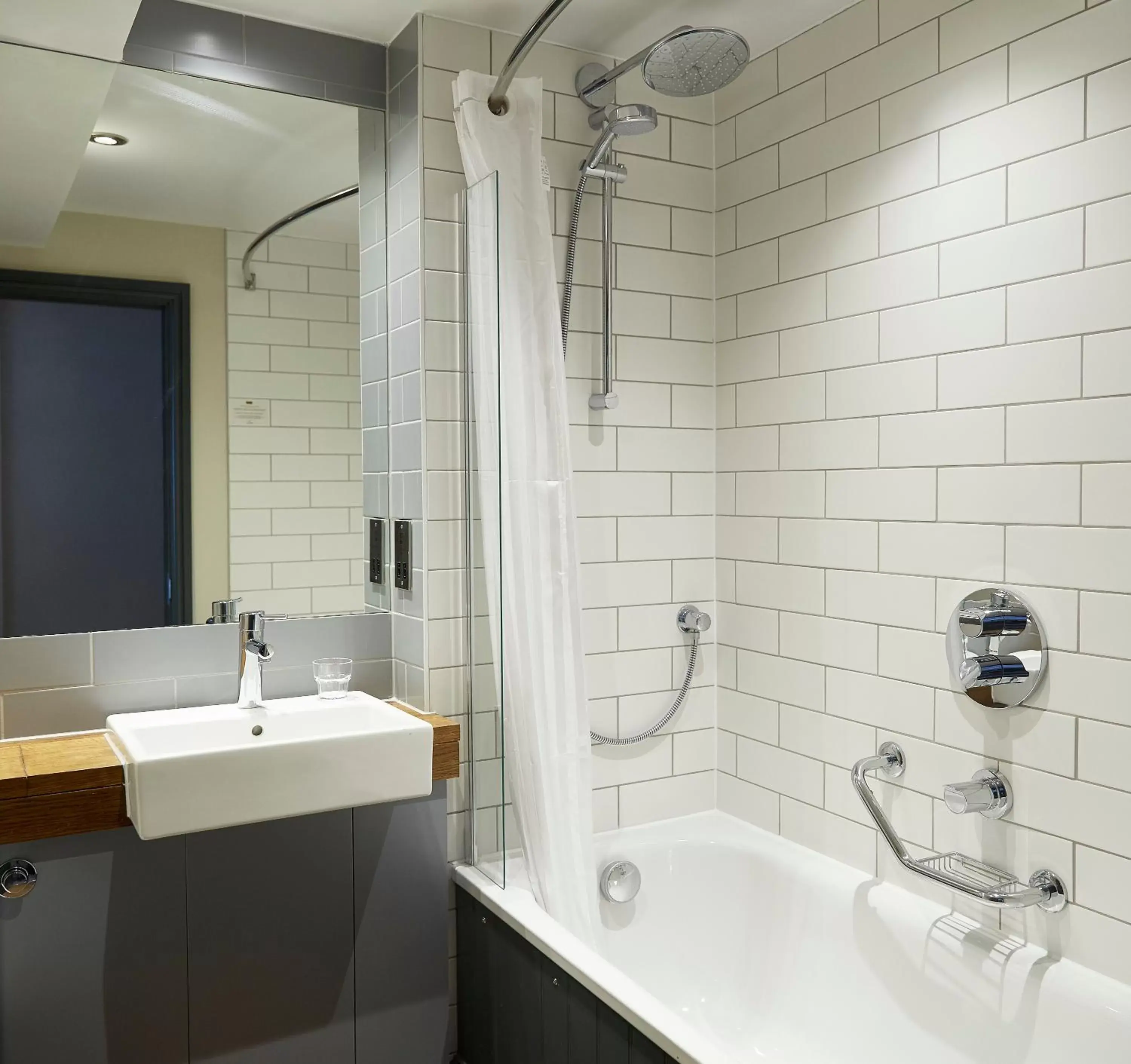 Standard Twin Room in Fishermans Tavern Standard Twin Room in Fishermans Tavern