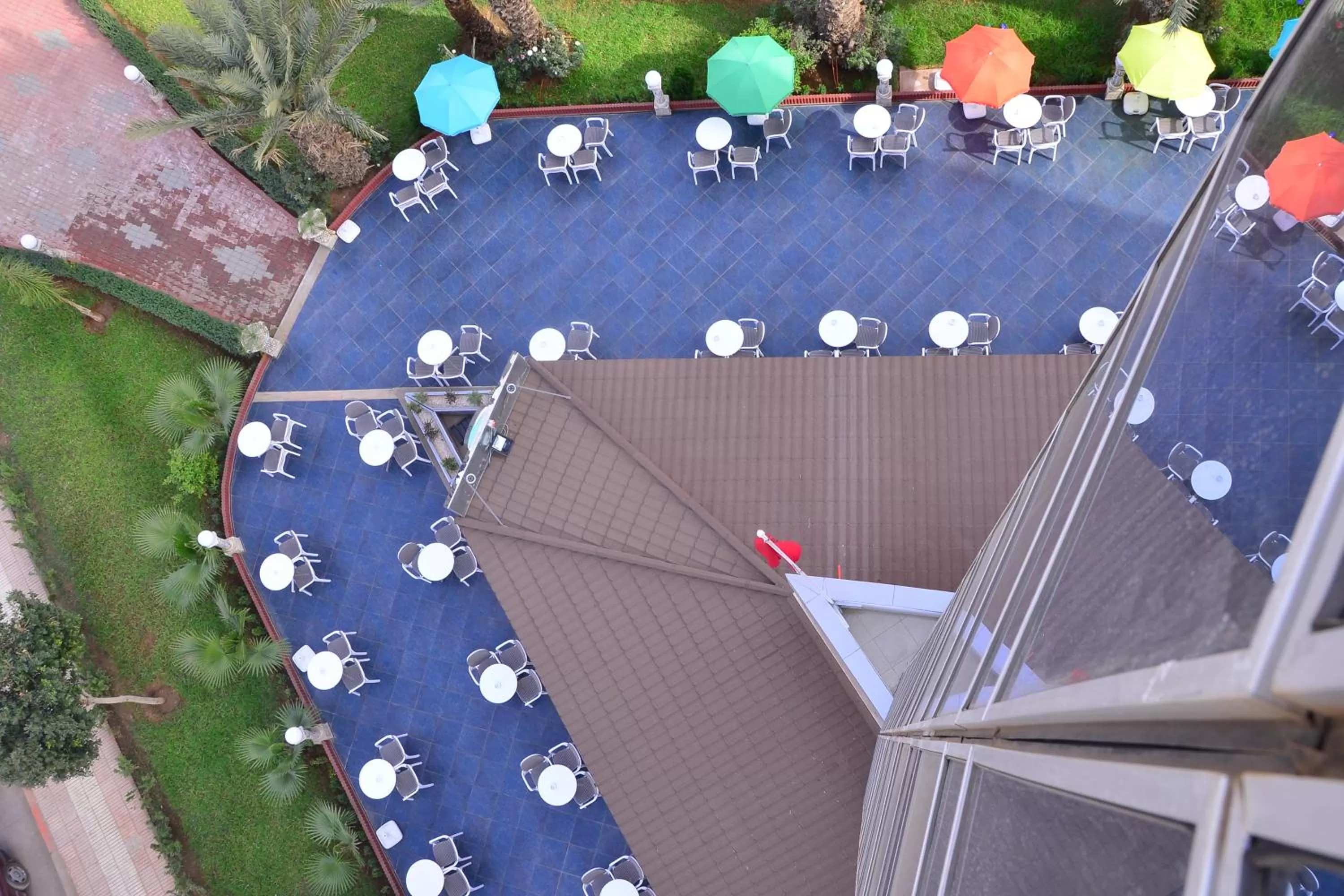 Property building in Hôtel Hadaik Ain Asserdoune