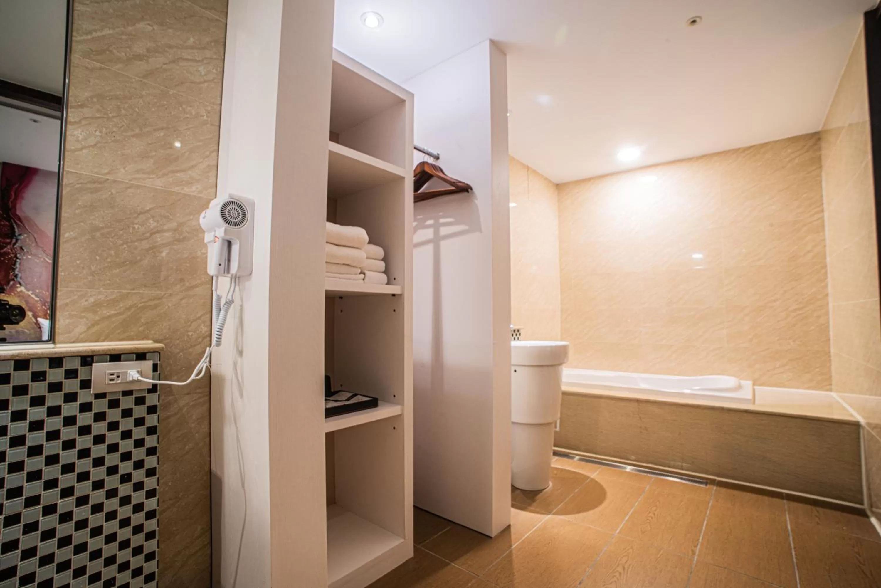 Bath in Artinn藝築文旅-台北站前館