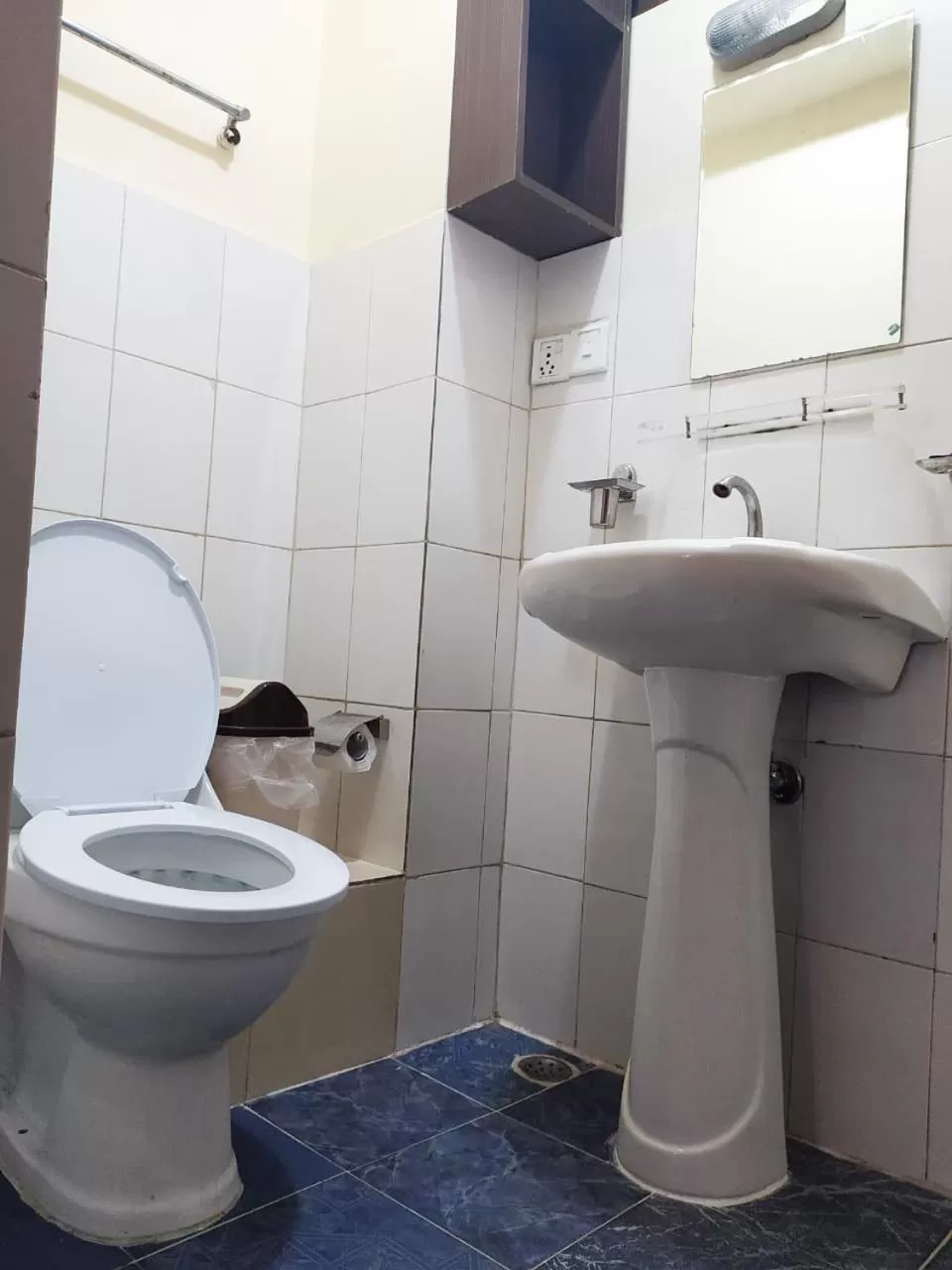 Toilet in Hotel Pomelo House