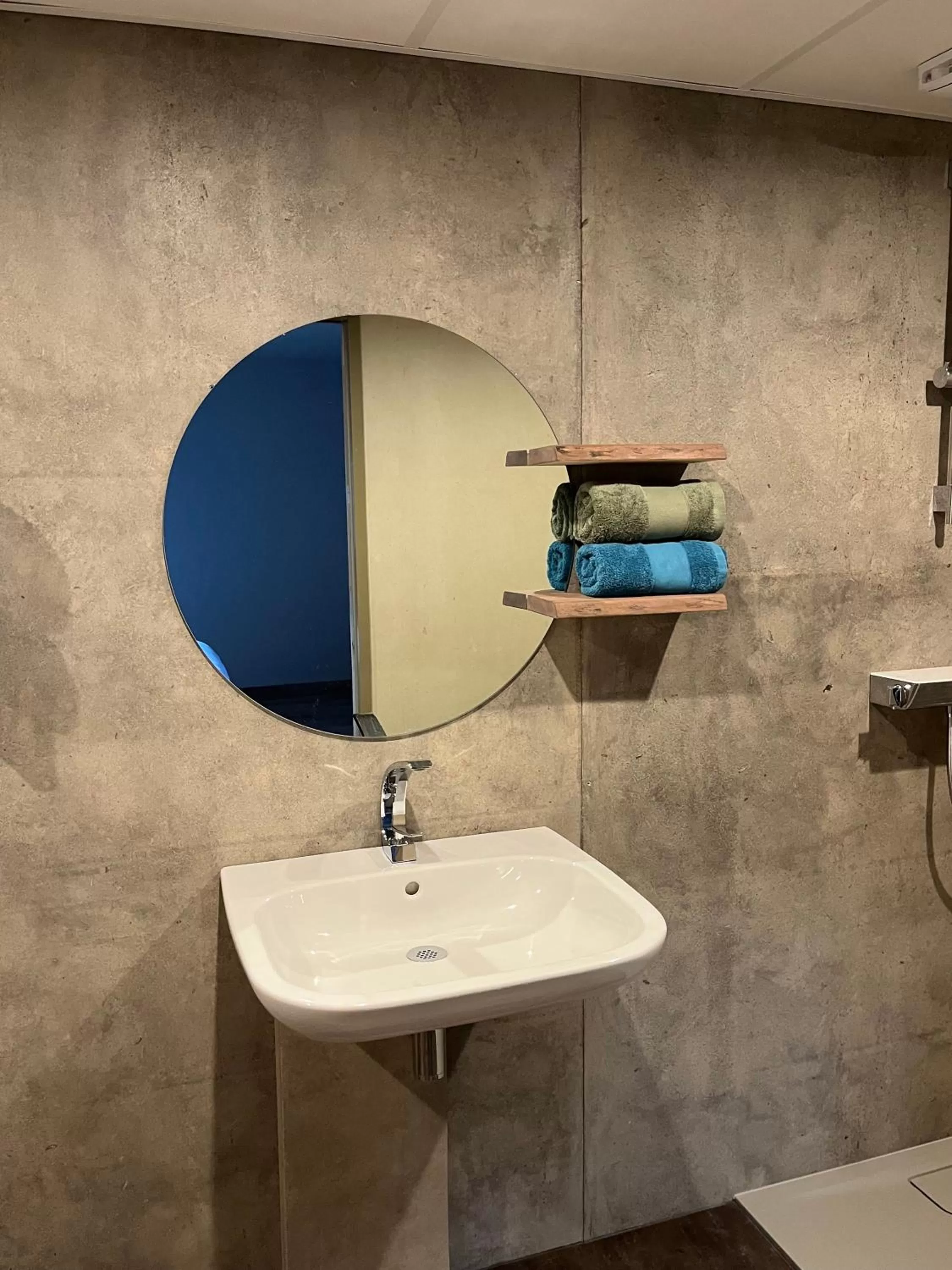 Bathroom in Hôtel En Tilleul