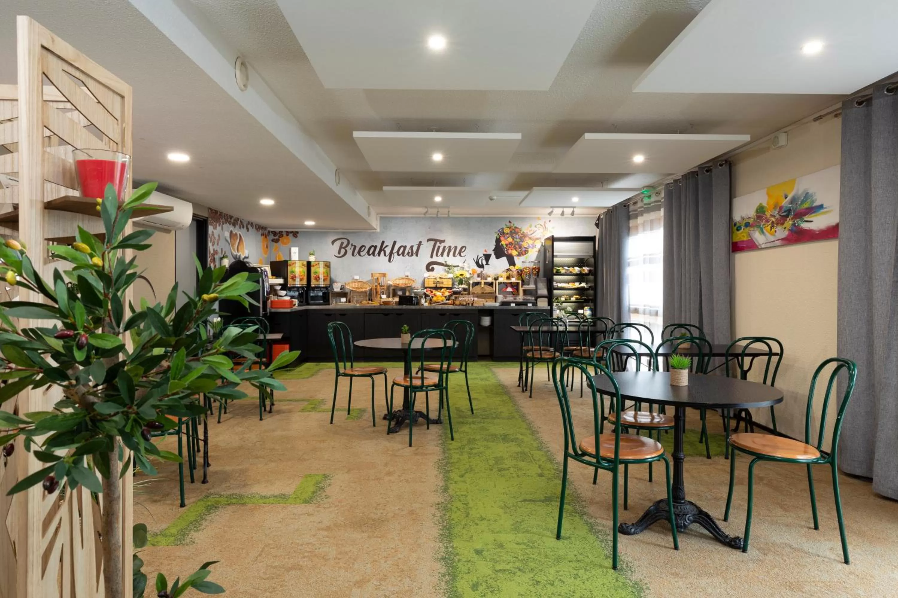 Restaurant/places to eat in Hôtel The Originals Access, Bourges Nord Saint-Doulchard