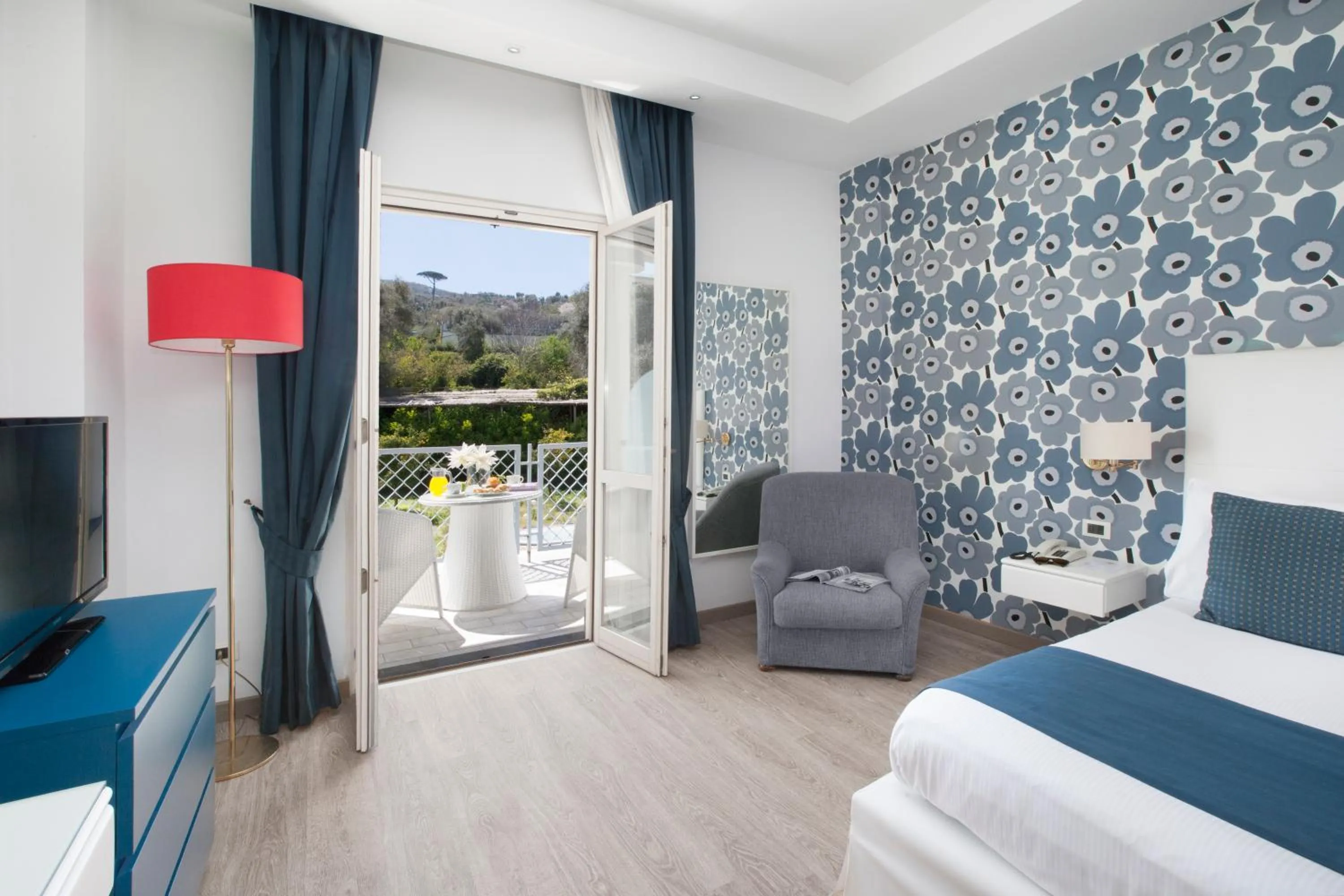 Bedroom, Bed in Atlantic Palace Hotel