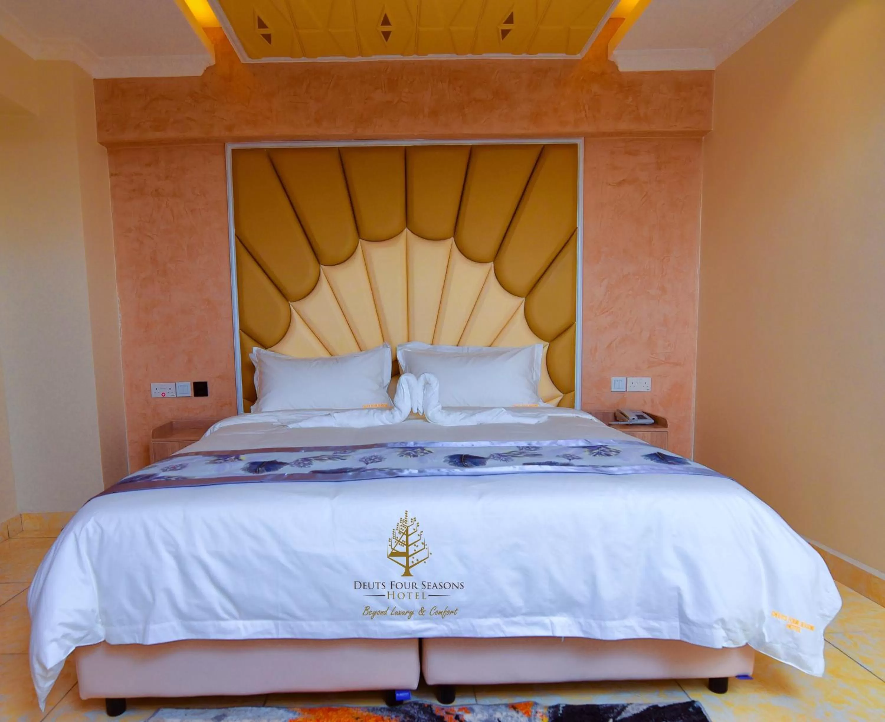 Photo of the whole room, Bed in Deuts Four Seasons Hotel