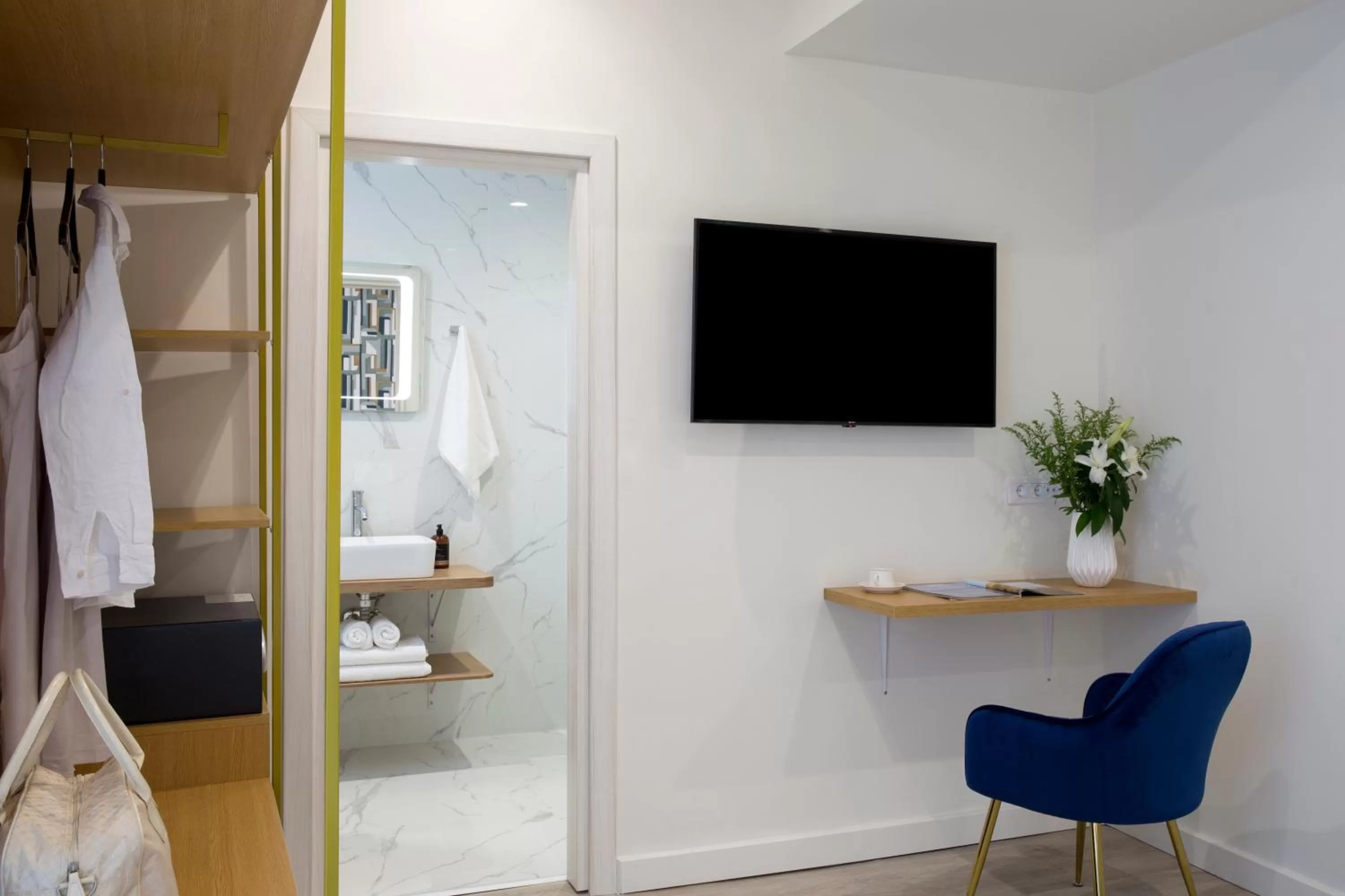 Photo of the whole room in Hypnos Inn Athens