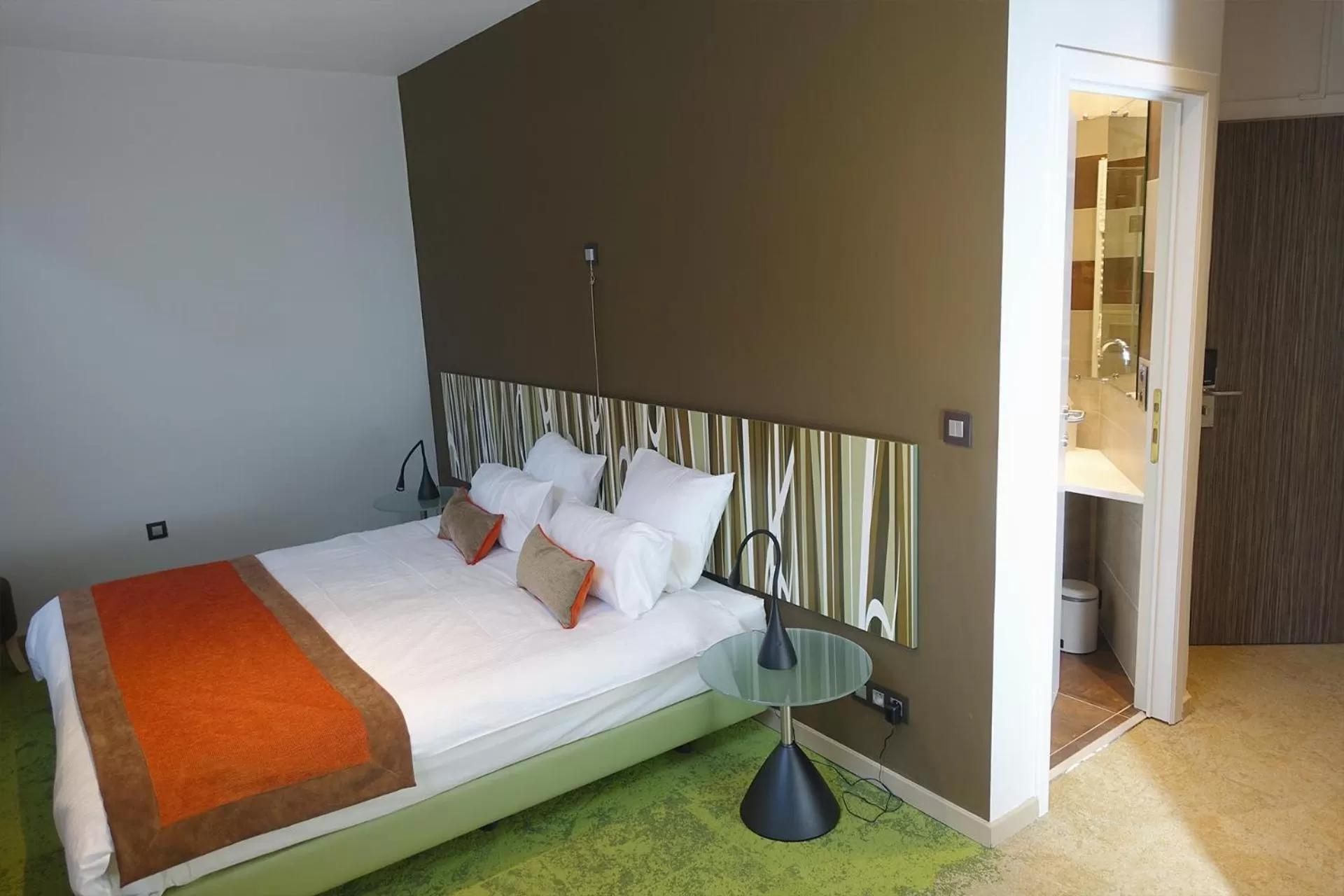 Bed in Hôtel du Parc Ath