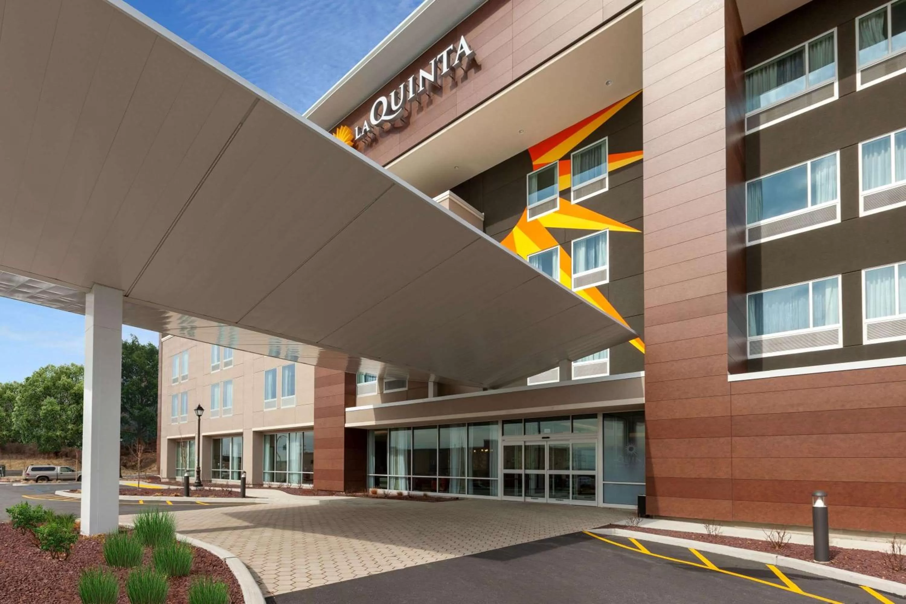 Property building in La Quinta Inn & Suites by Wyndham Middletown-Goshen