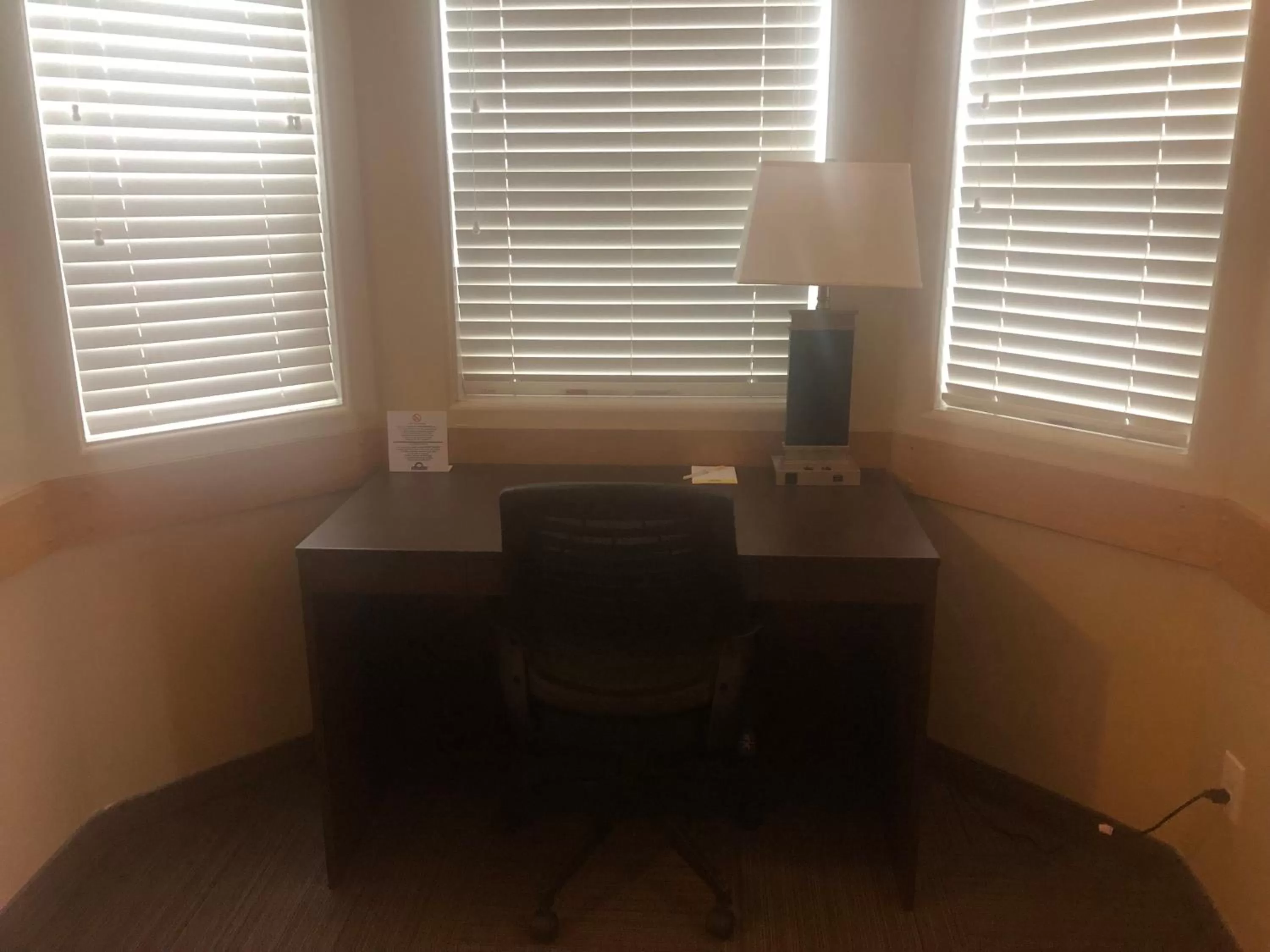 Seating area in Days Inn by Wyndham Hinton