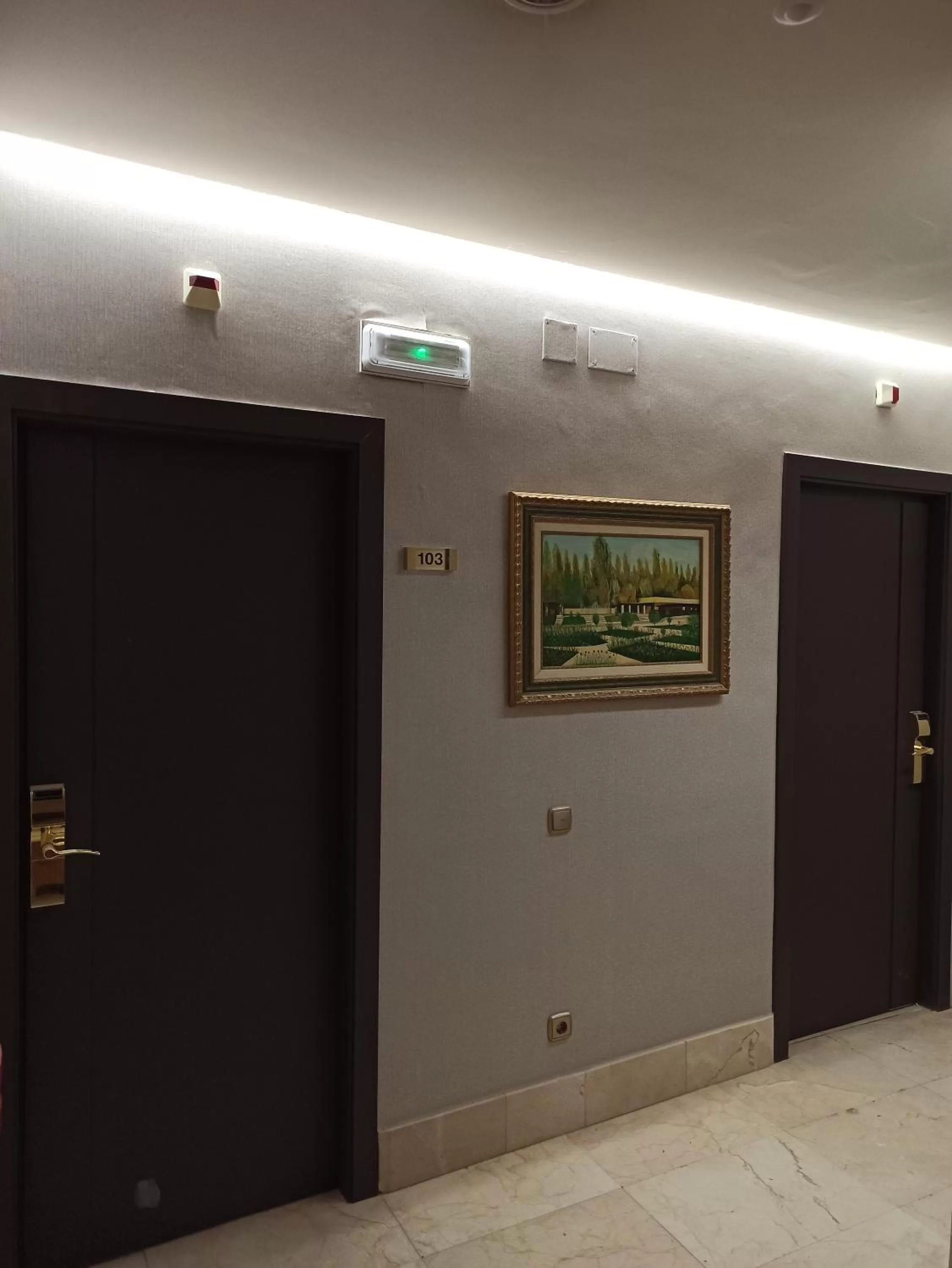 Property building in ARVA Spa París