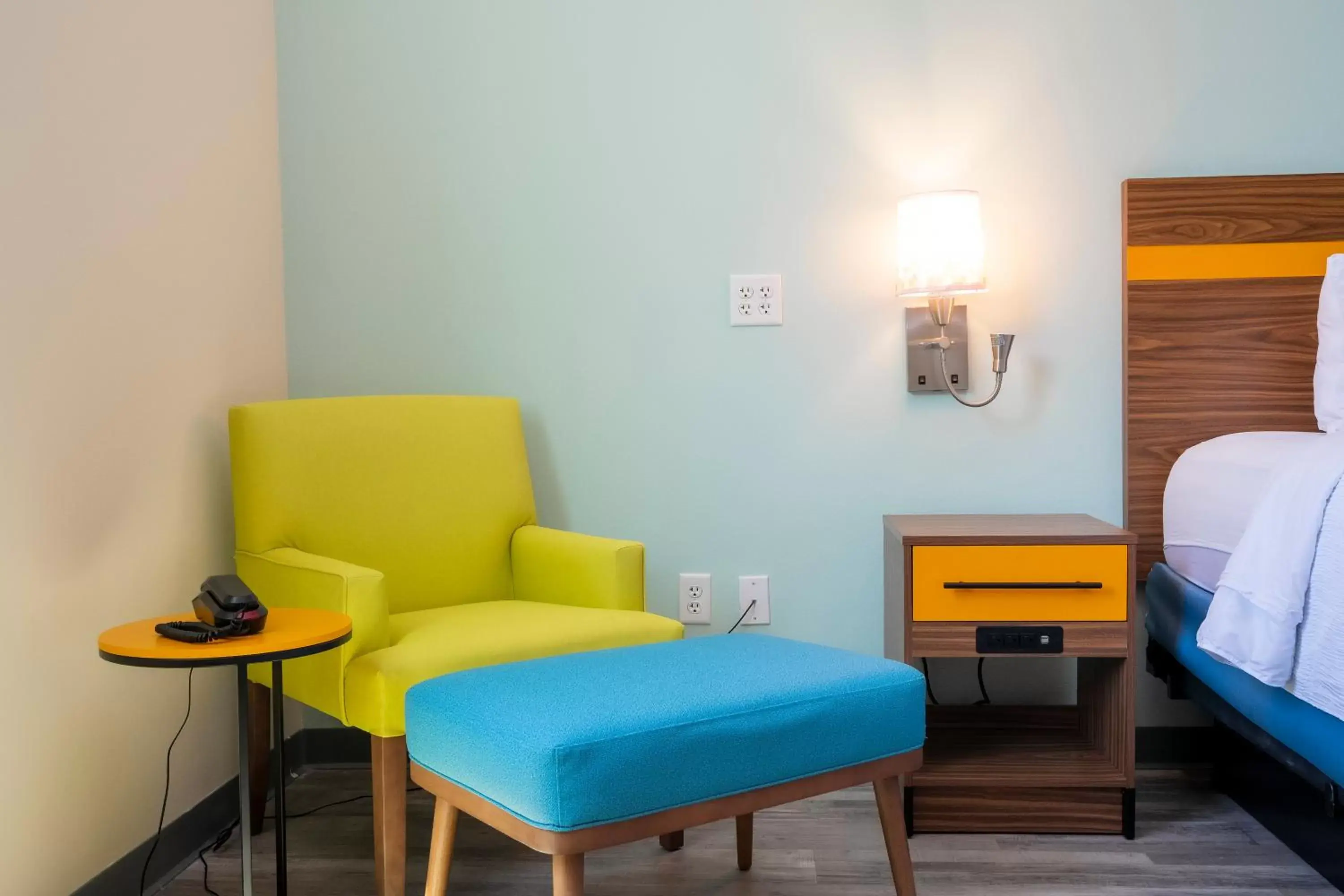 Business King Room Disability Access Smoke Free in SPOT X Hotel Orlando Intl Dr by The Red Collection Business King Room Disability Access Smoke Free in SPOT X Hotel Orlando Intl Dr by The Red Collection