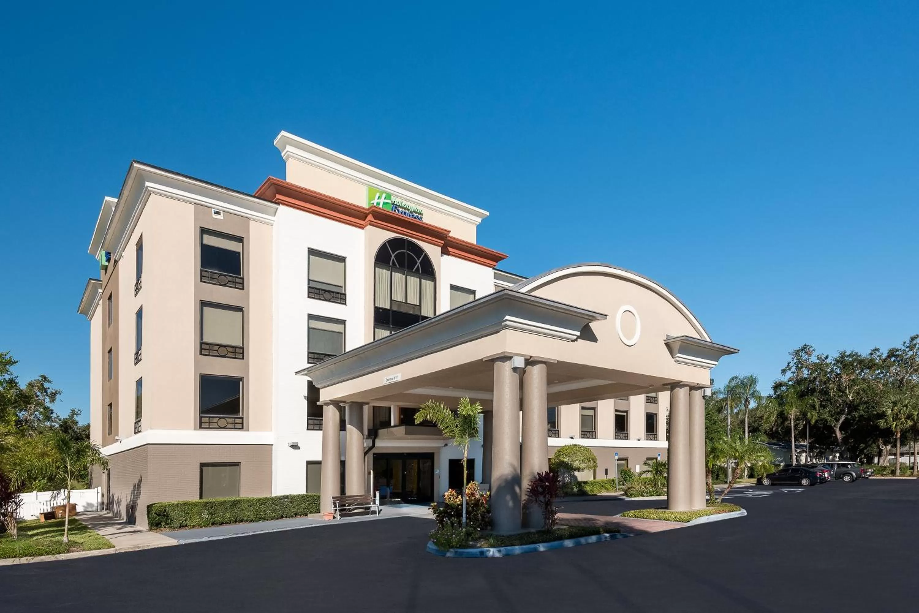 Property building in Holiday Inn Express Hotel & Suites Bartow by IHG