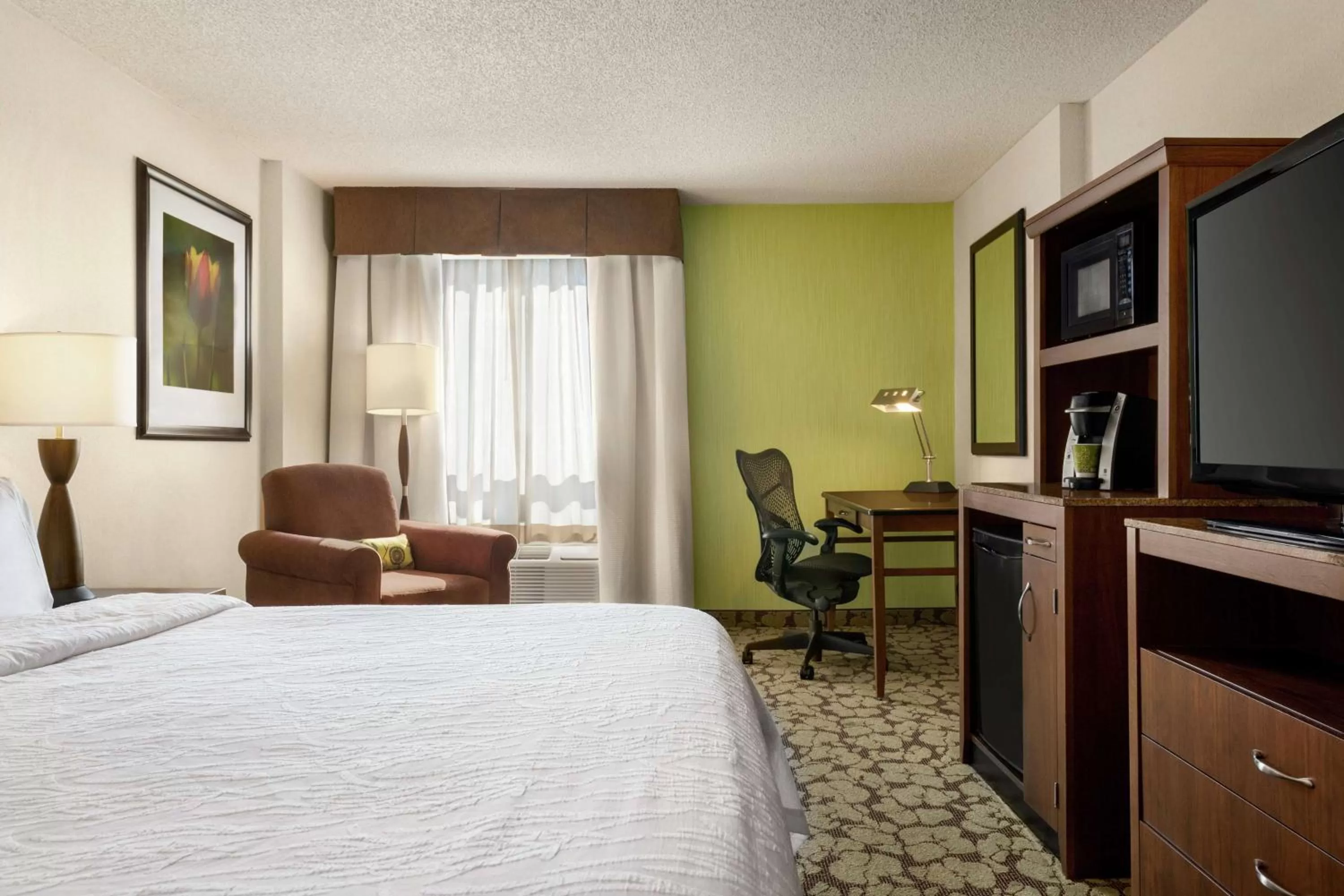 Bedroom, Bed in Hilton Garden Inn Saskatoon Downtown
