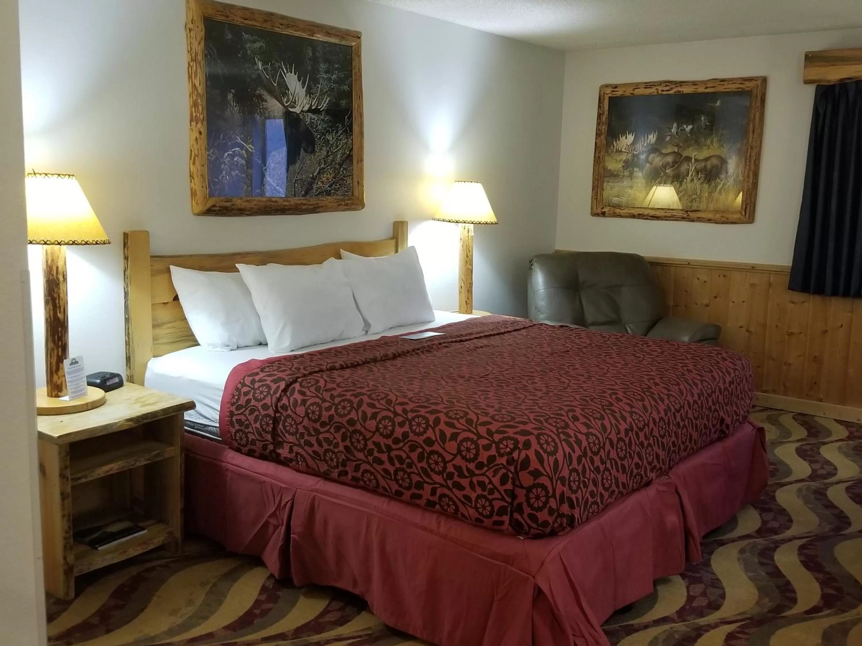 Bedroom in Days Inn by Wyndham Sandpoint