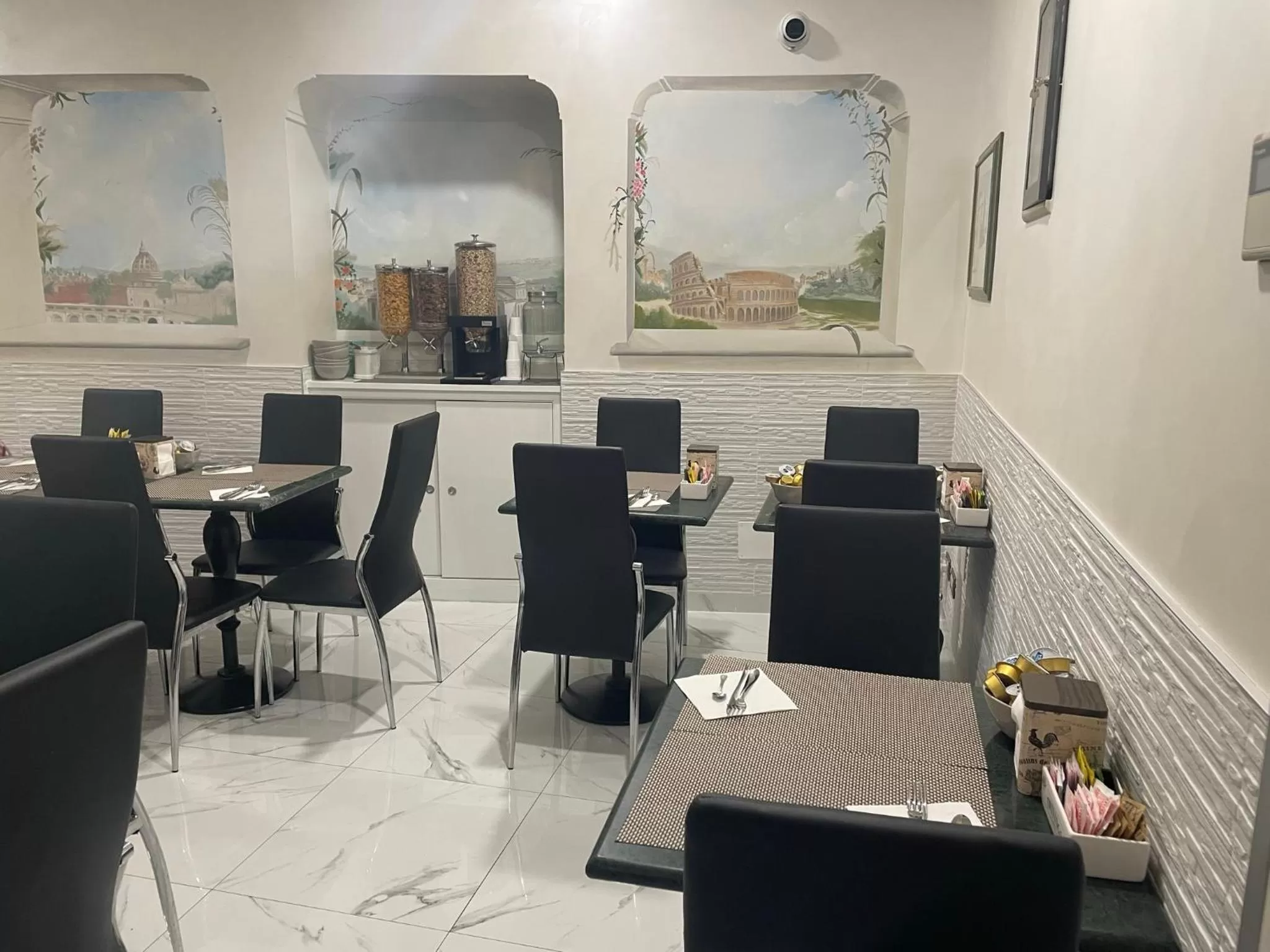 Breakfast in Hotel Le Petit