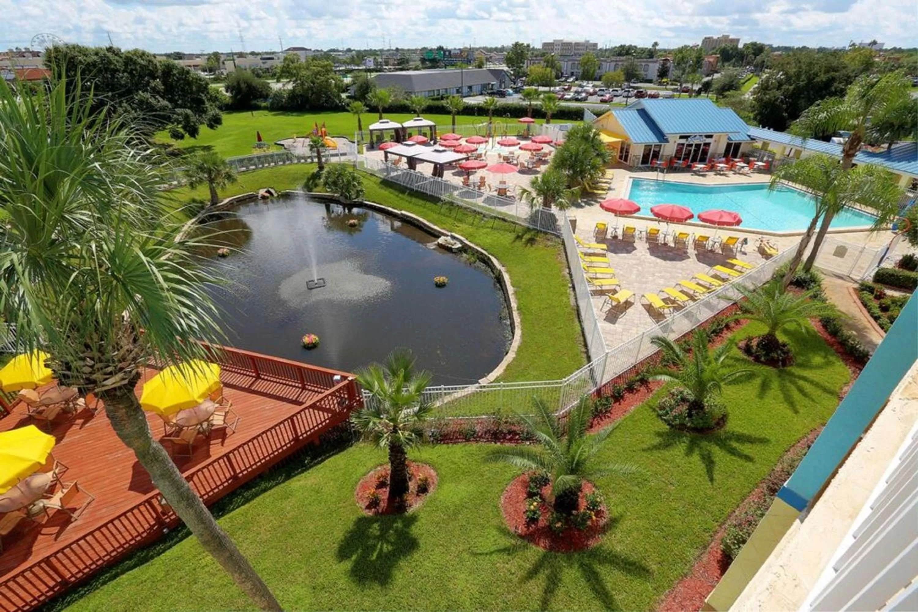 Garden in SureStay Plus by Best Western Orlando International Drive