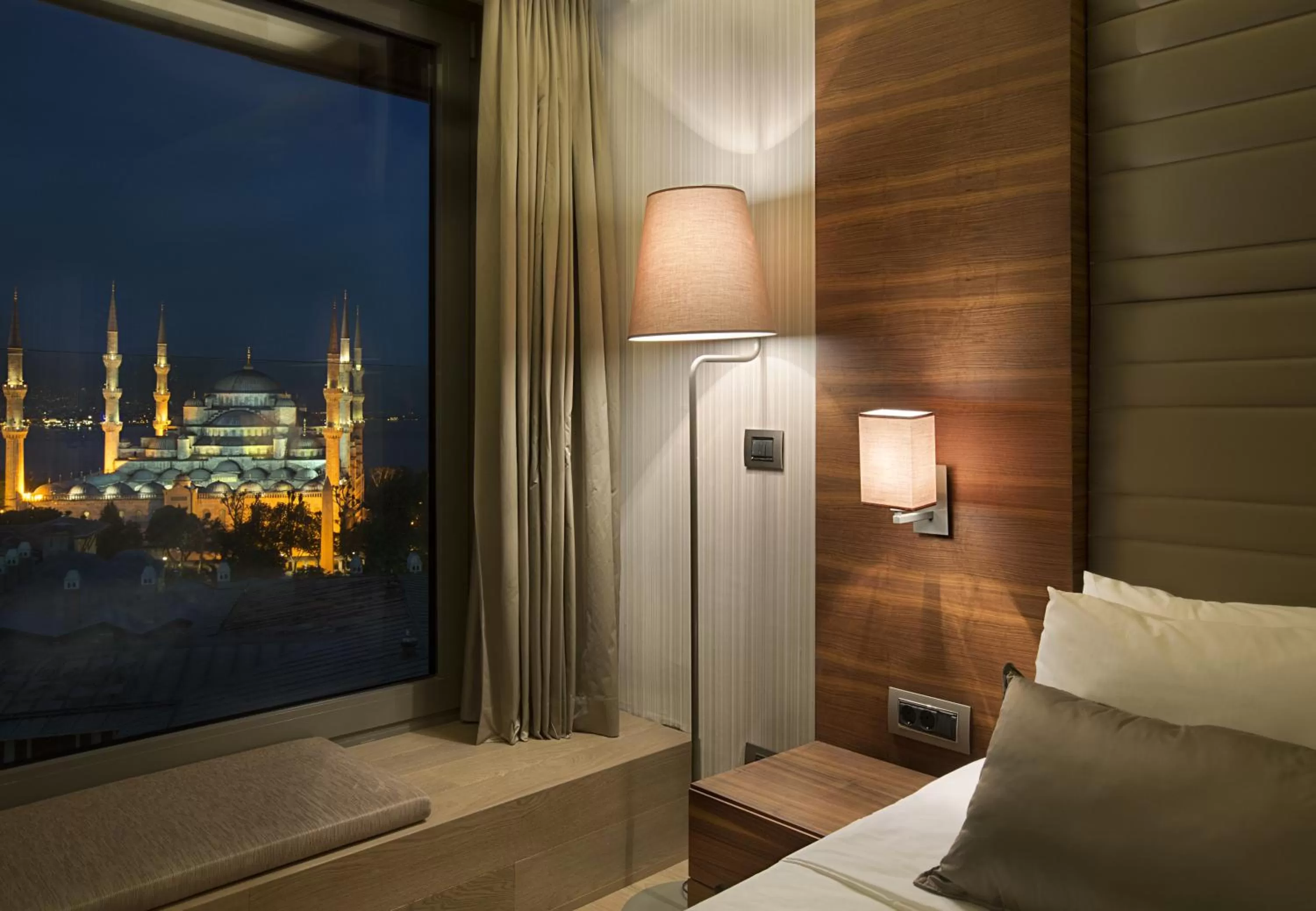 Night, Bed in Hotel Arcadia Blue Istanbul