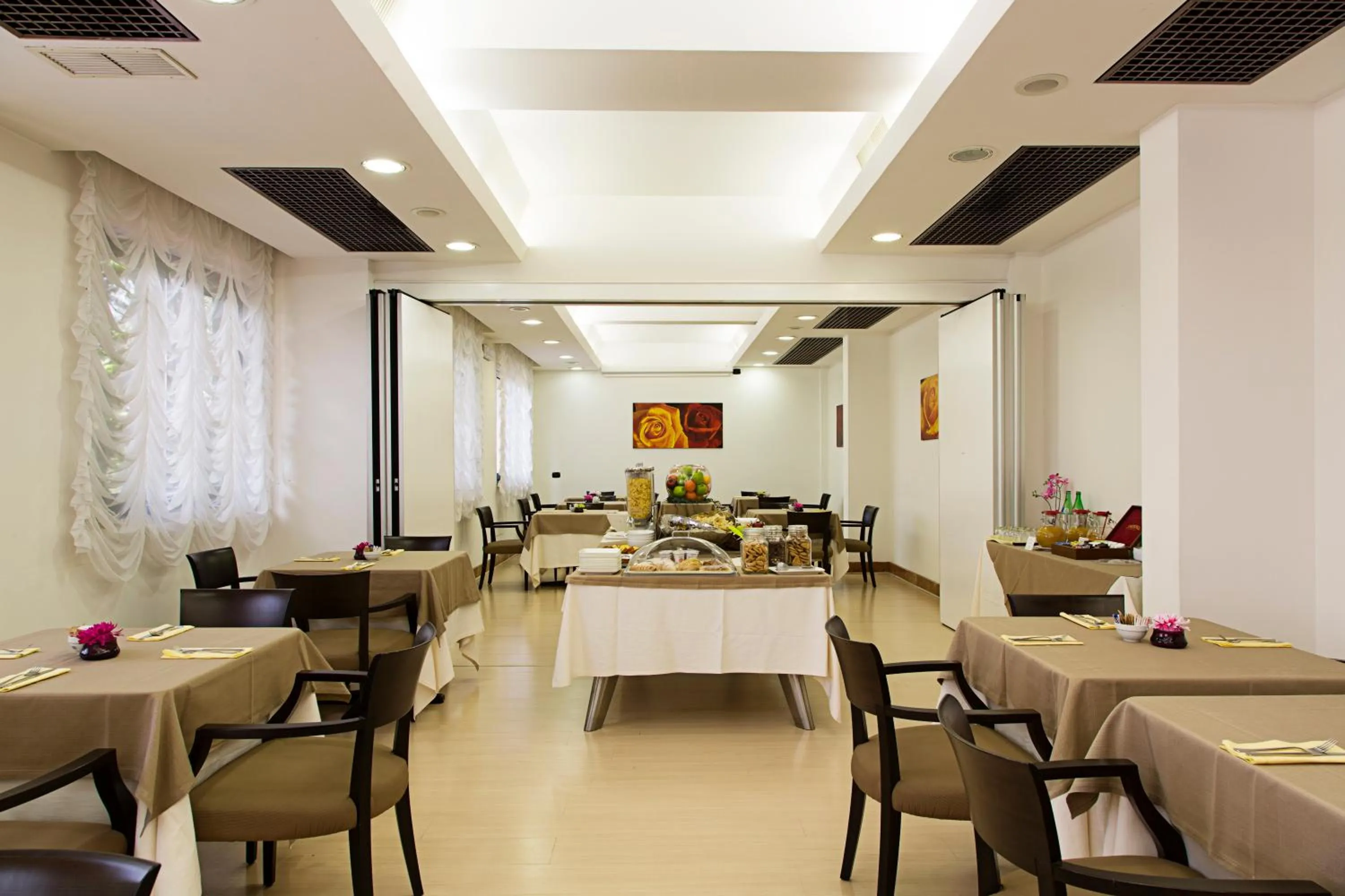 Buffet breakfast in Hotel Palace 2000