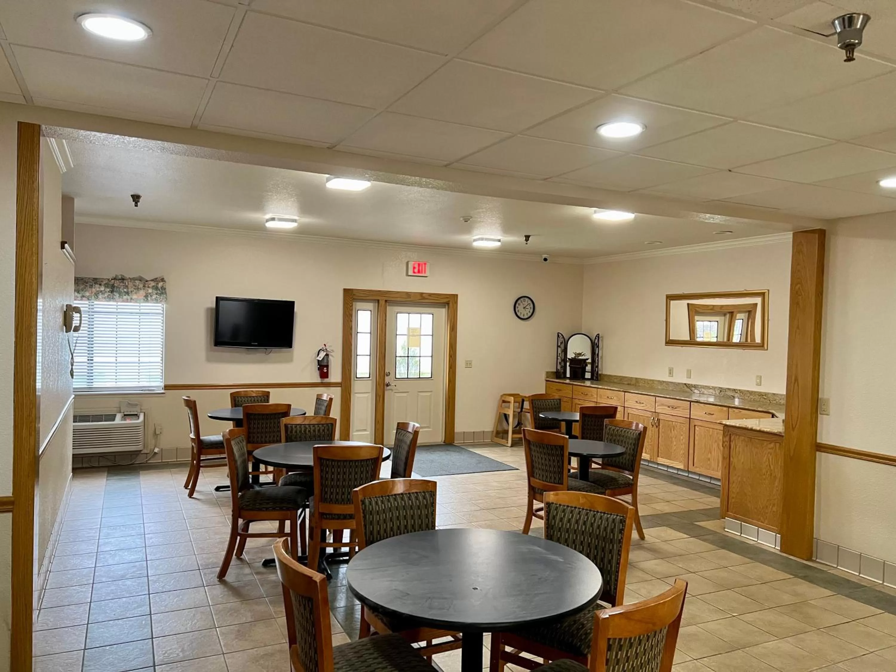 Restaurant/places to eat in Express Inn & suites