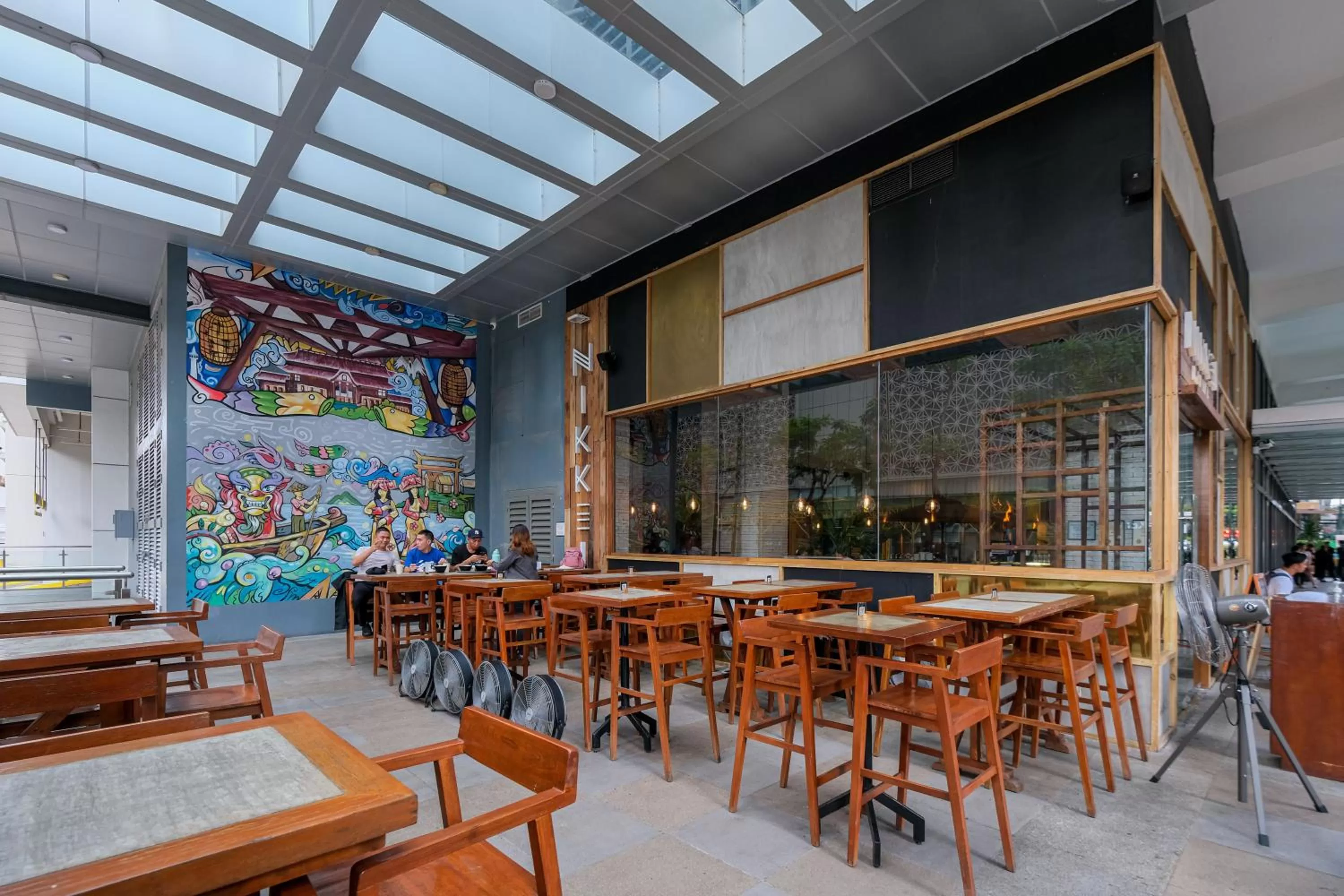 Restaurant/places to eat in 1BR Suite in Uptown BGC