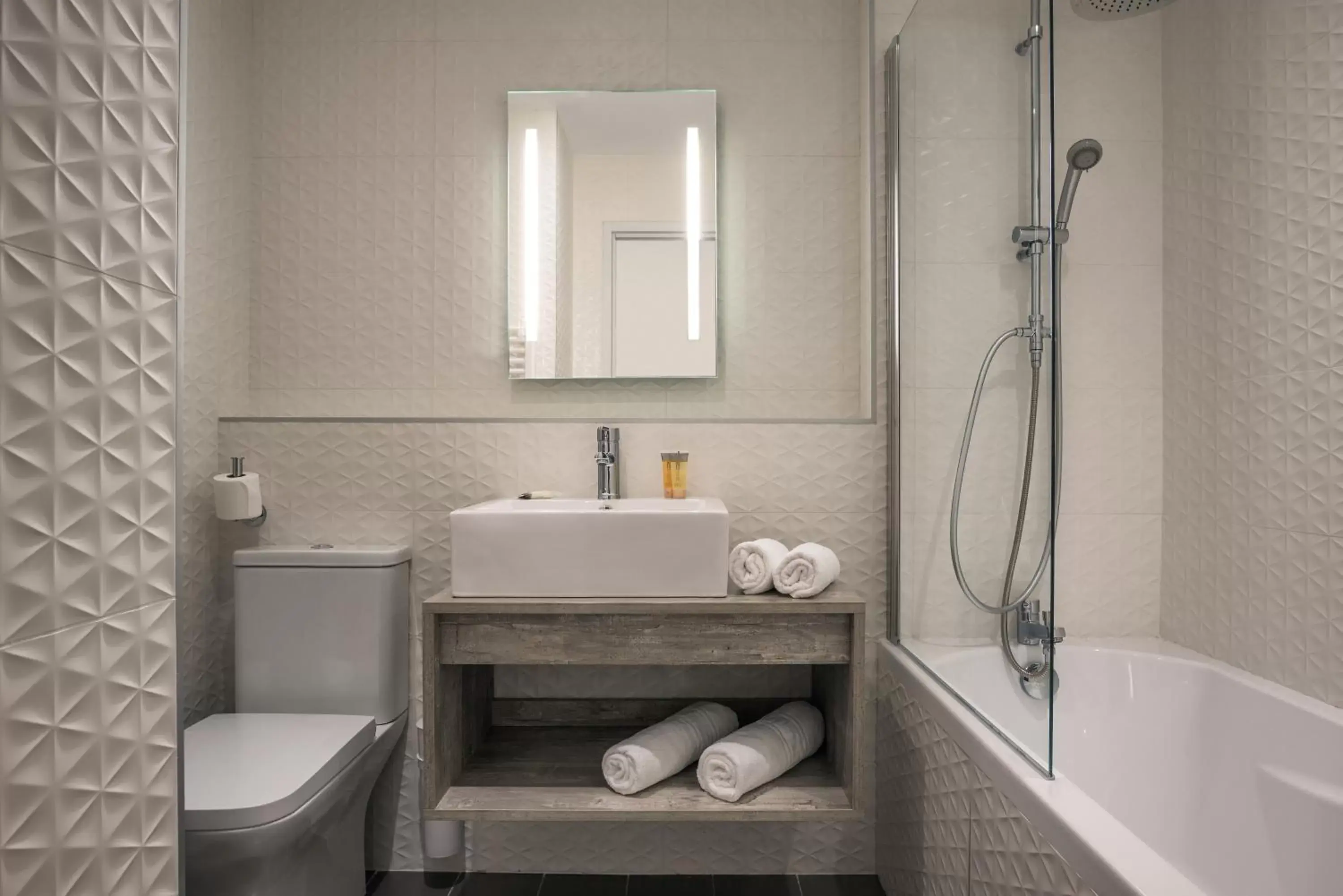 Large Twin Room in SOWELL HOTELS Les Chevaliers Large Twin Room in SOWELL HOTELS Les Chevaliers