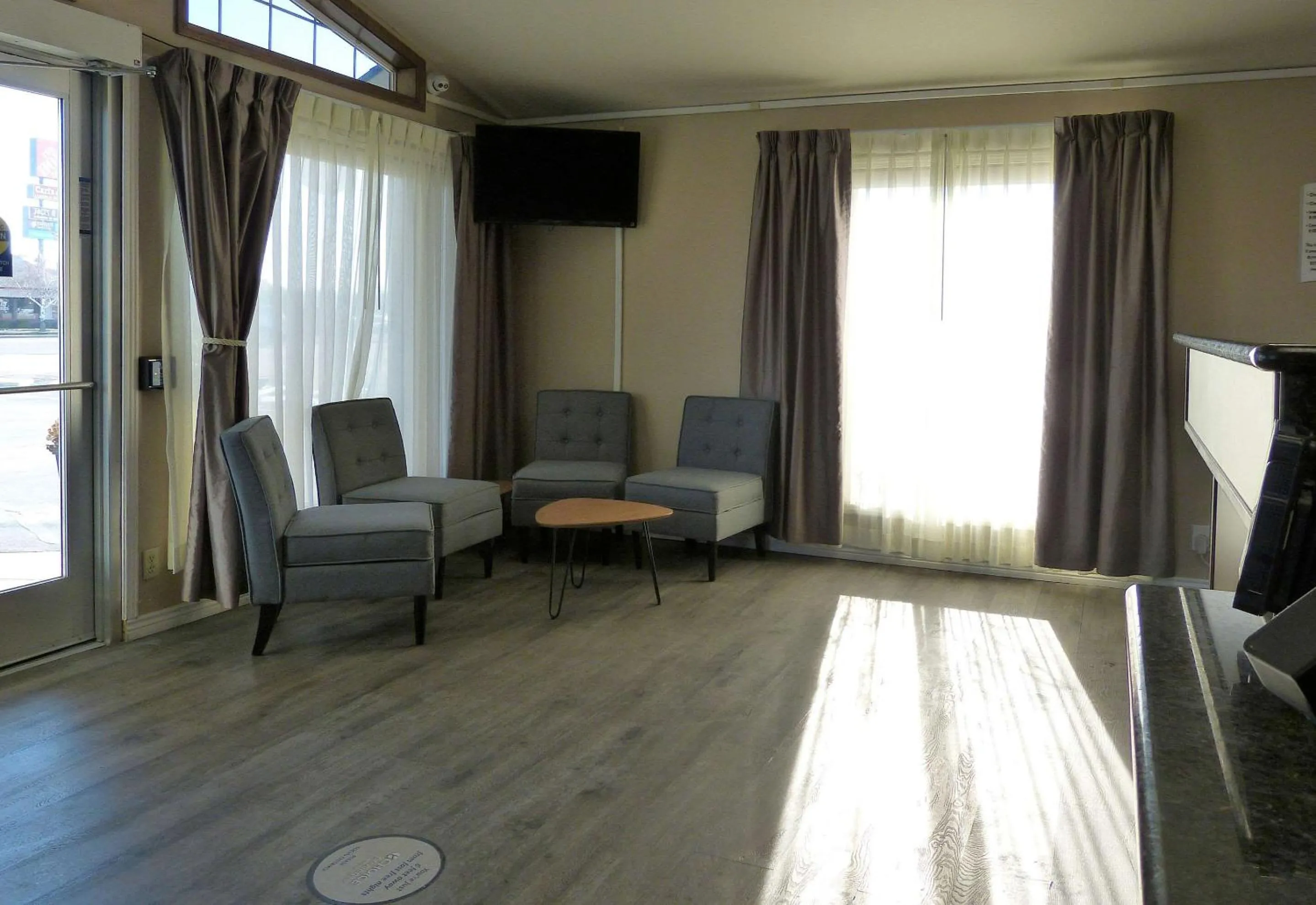 Lobby or reception in Rodeway Inn & Suites Ontario