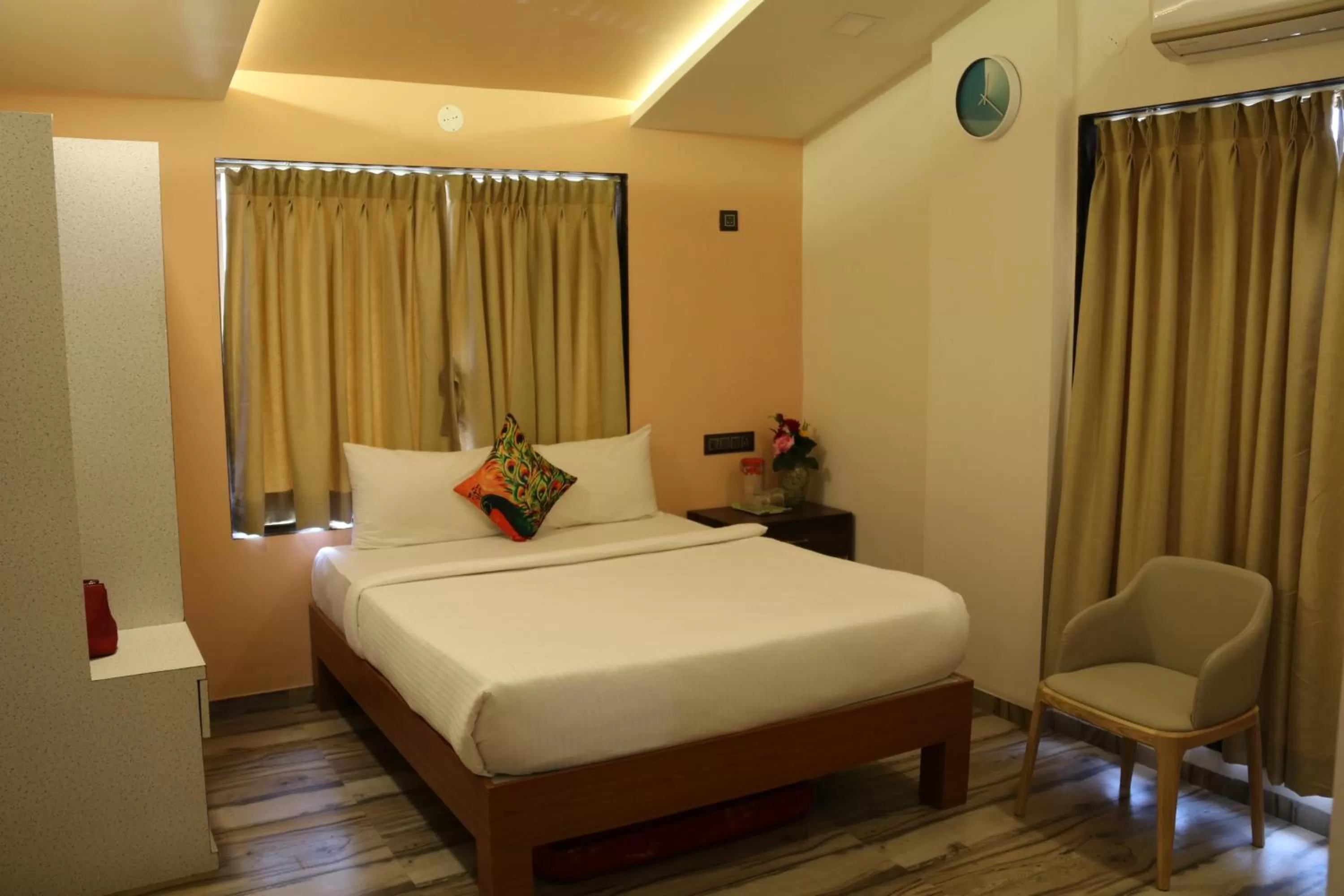 Bedroom, Bed in Pooja Villa Suites-Rooms and Pool, Igatpuri