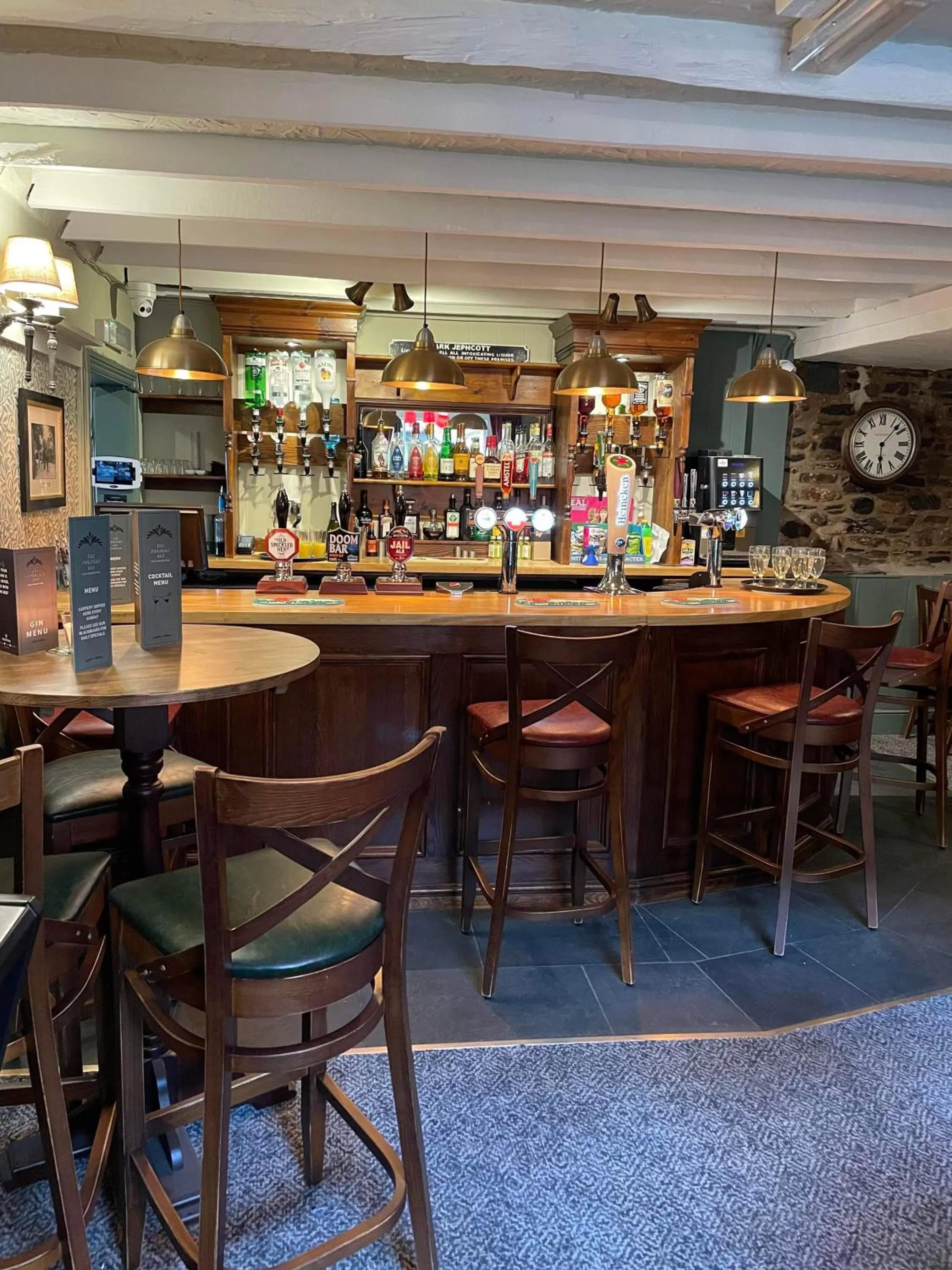 Lounge or bar in The Fountain Inn & Riverside Restaurant
