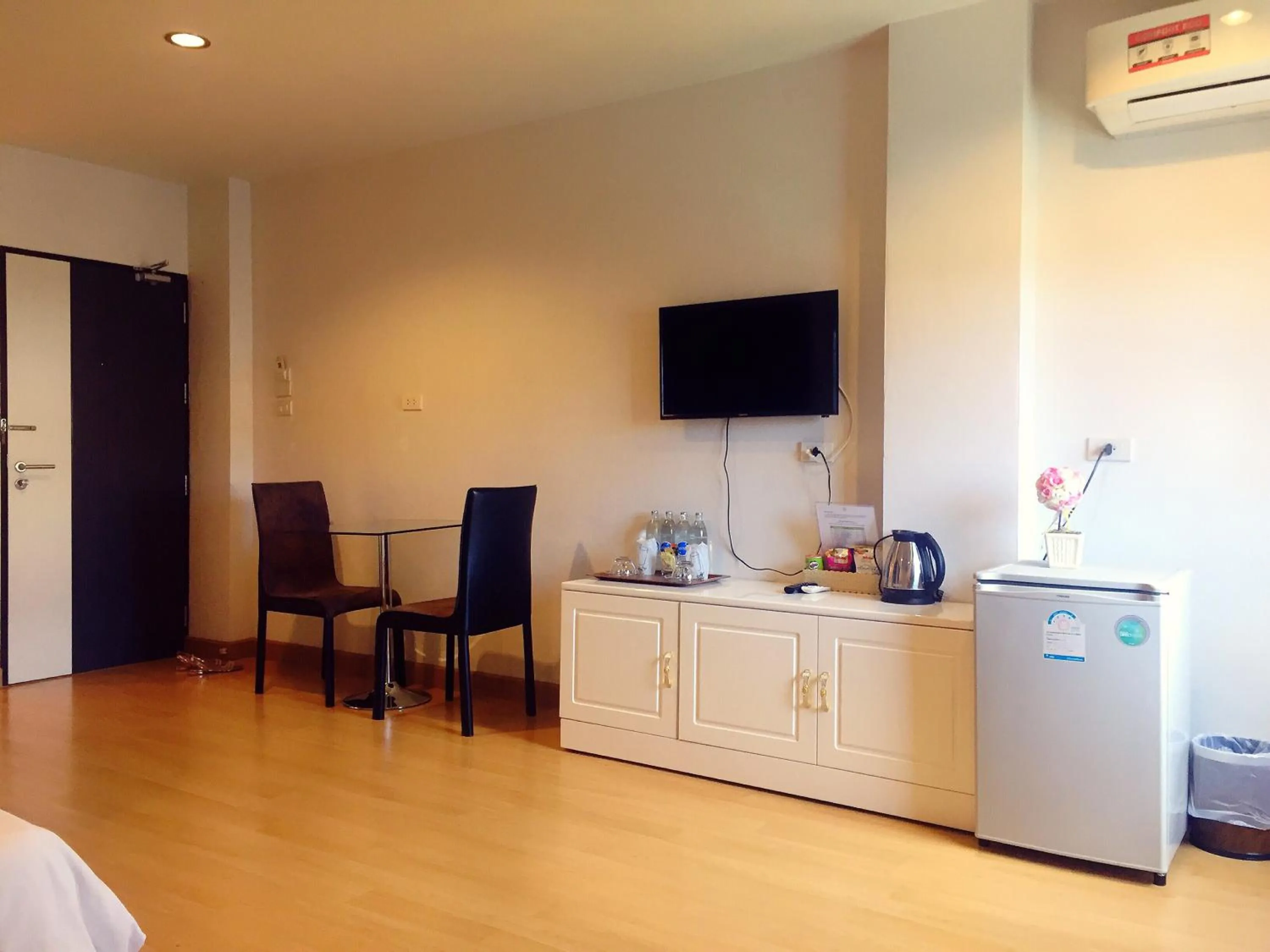 TV and multimedia in Klongrien Boutique Hotel