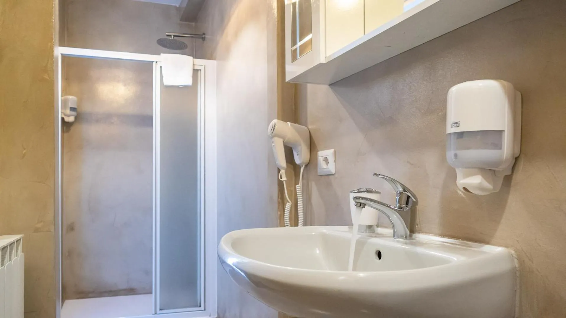 Shower in Hotel Venezia Park - ENJOY HOLIDAY