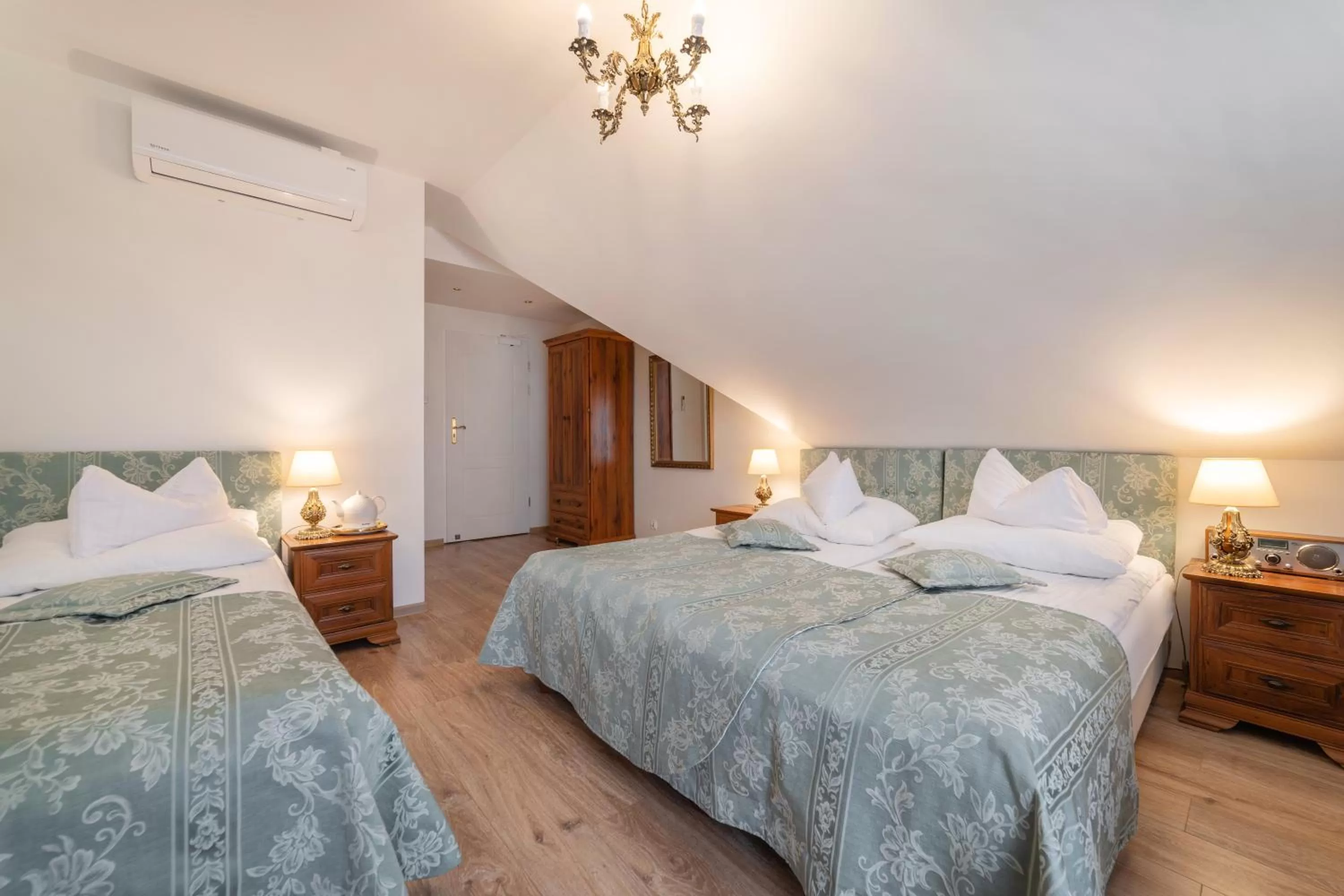 Bed in Pensjonat & Restauracja Admirał