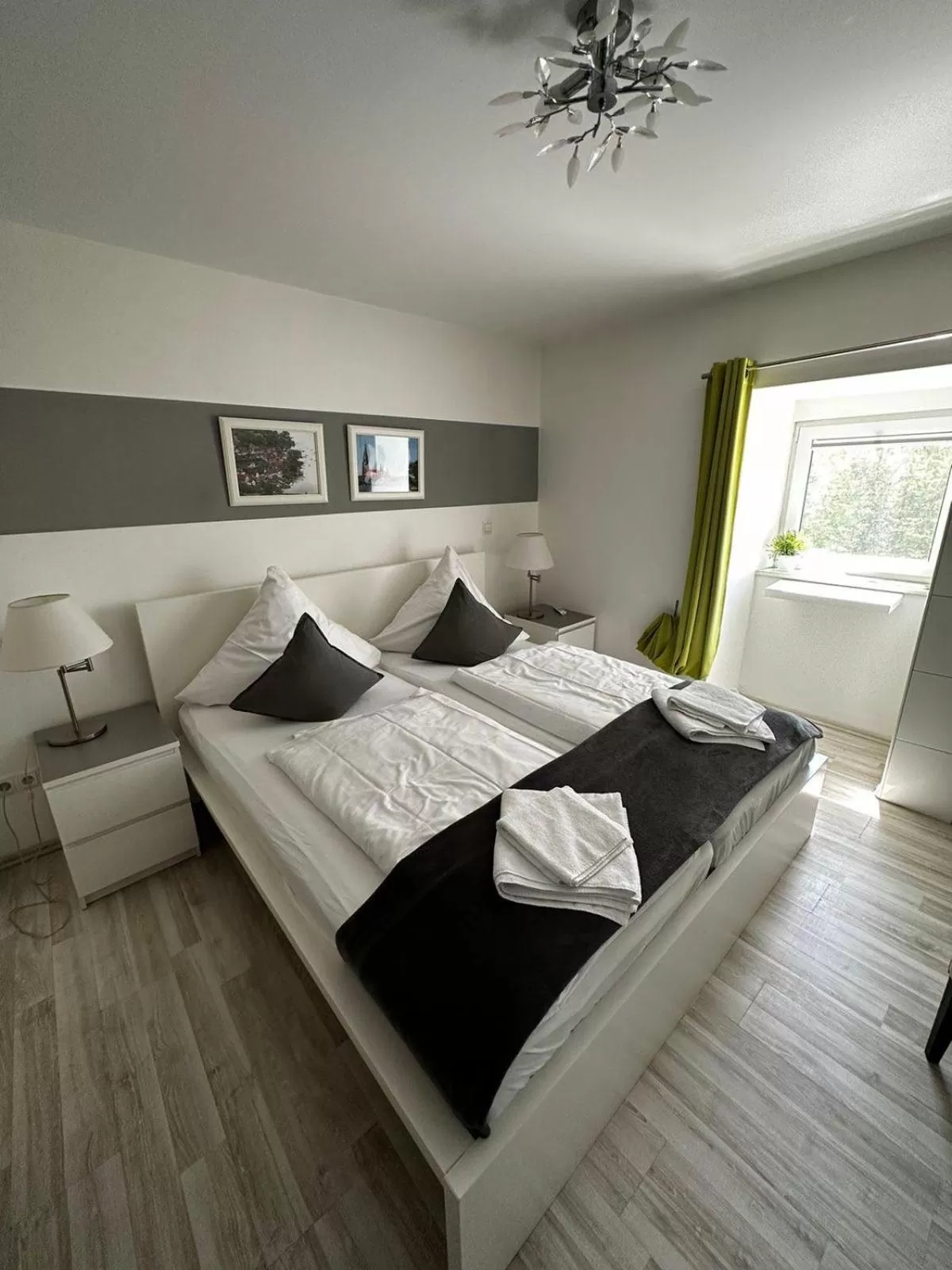 Bed in Hotel Deutscher Hof