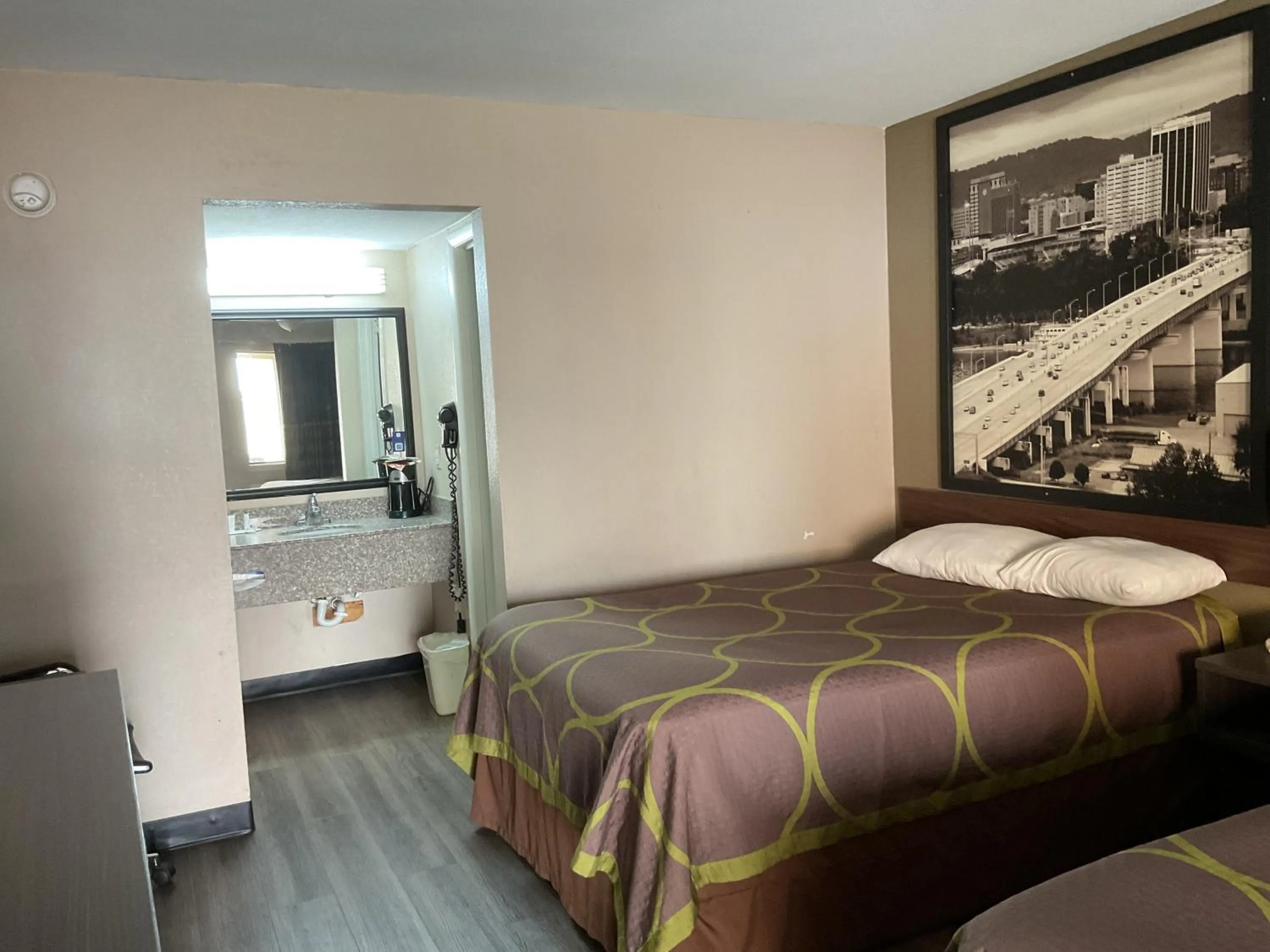 Bedroom, Bed in Super 8 by Wyndham Chattanooga/East Ridge