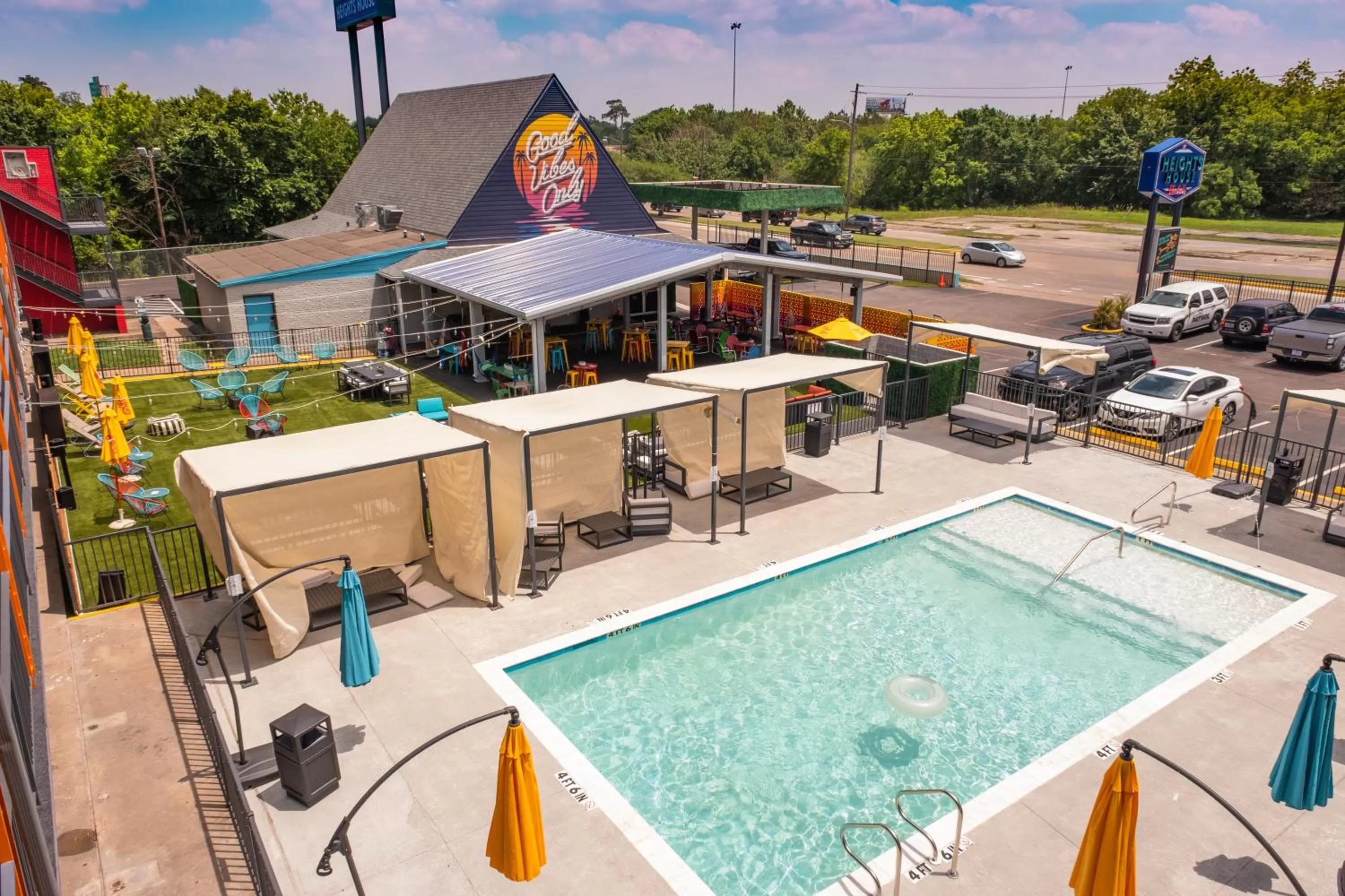 Lounge or bar in Heights House Hotel - Houston Heights Downtown, an Ascend Collection Hotel