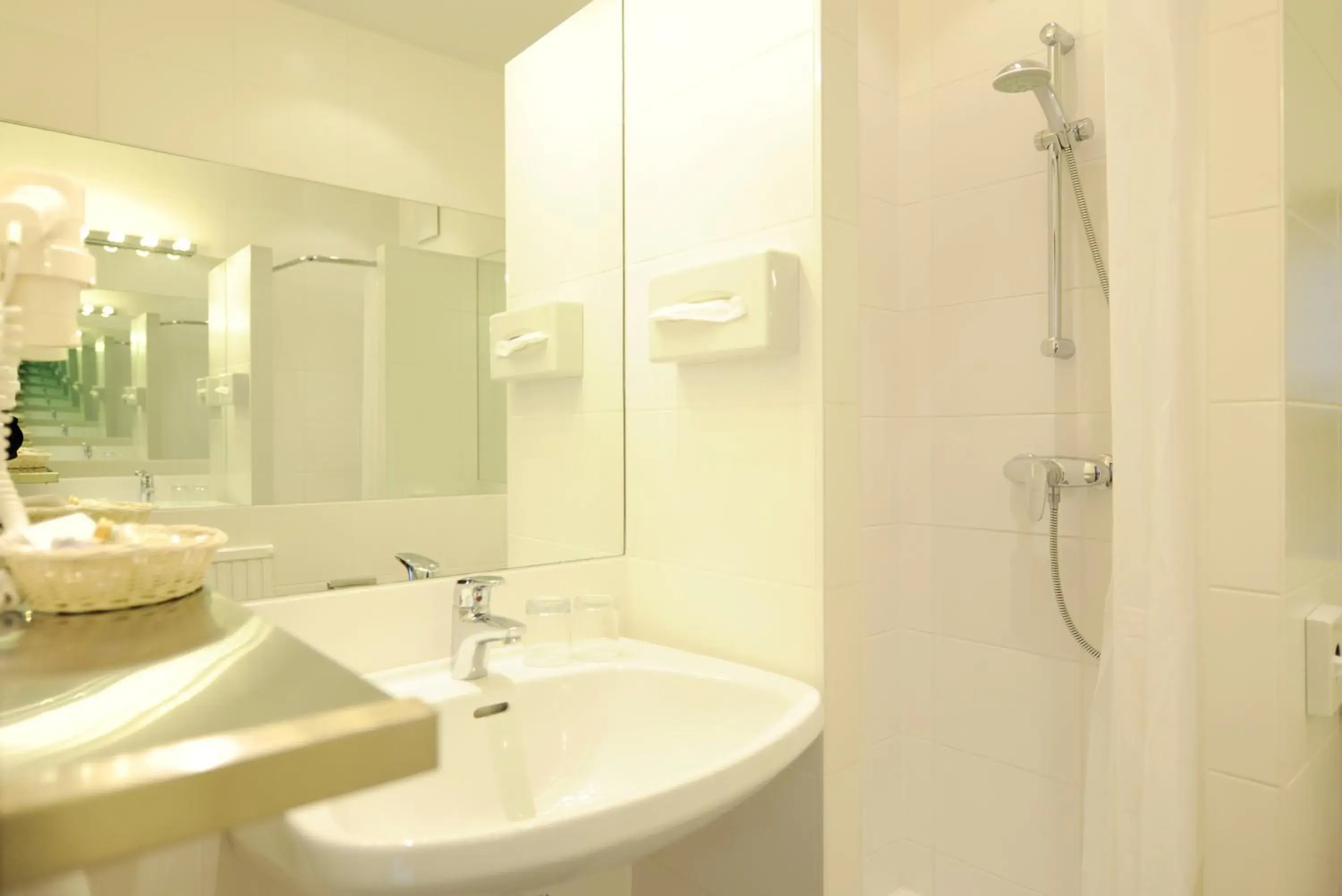 Double Room with Balcony and Lake View - single occupancy in Seewirt & Haus Attila Double Room with Balcony and Lake View - single occupancy in Seewirt & Haus Attila