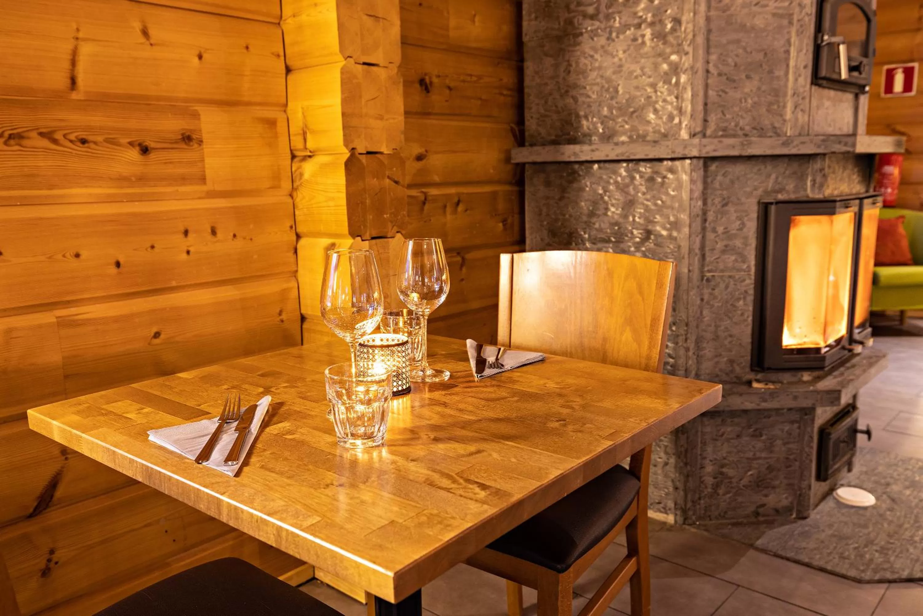 Restaurant/places to eat, Dining Area in Arctic River Resort