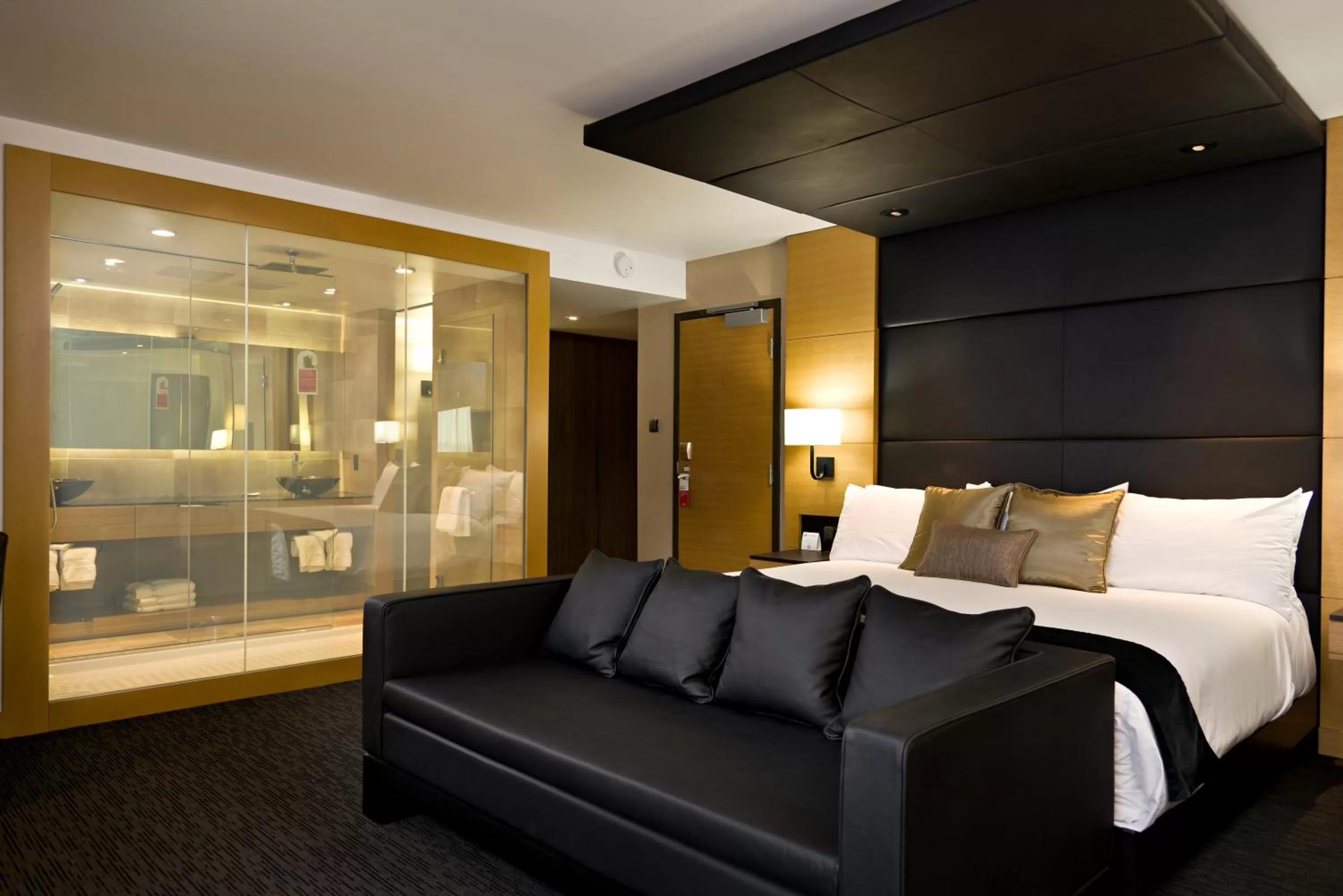 Seating area, Bed in Ramada Plaza by Wyndham Prince George