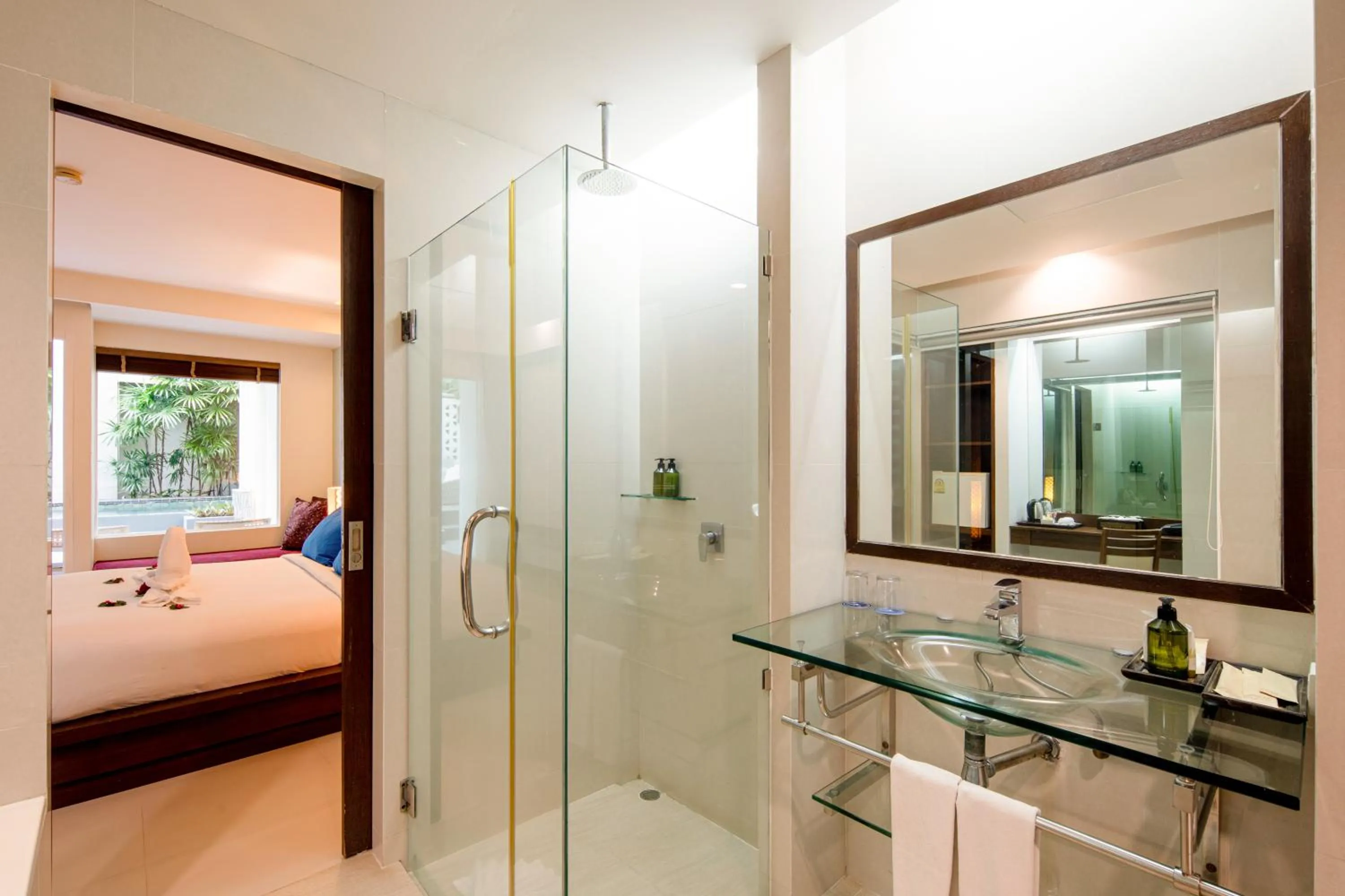 Bathroom, Bed in A2 Pool Resort - SHA Plus