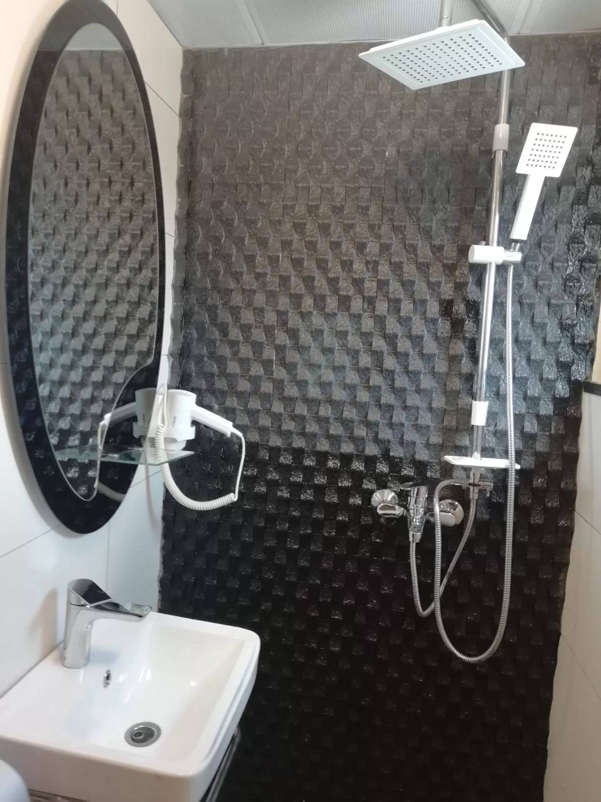 Bathroom in Hôtel La Principauté Douala Bonapriso