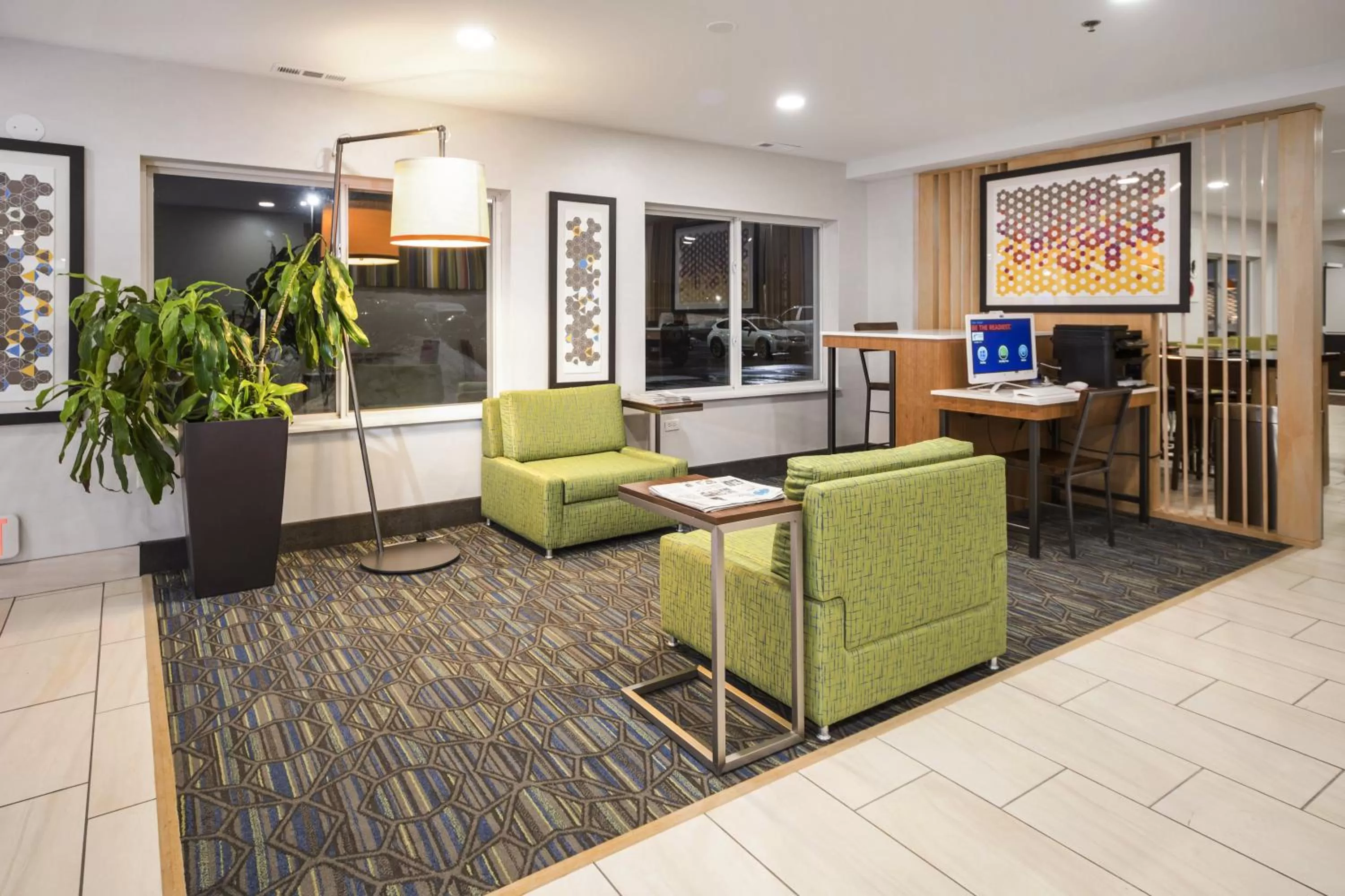 Lobby or reception in Holiday Inn Express Chicago Northwest-Vernon Hills by IHG