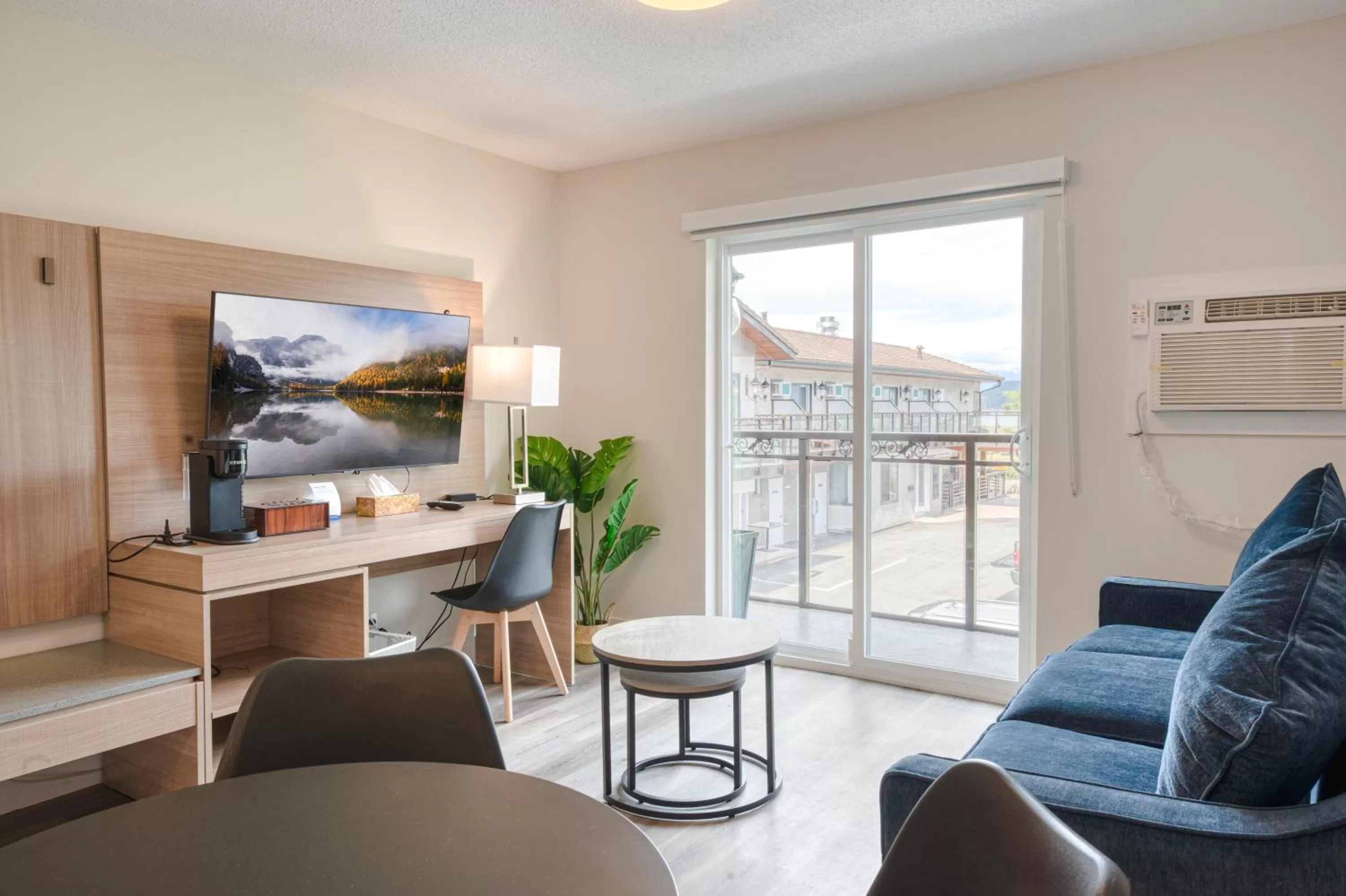 TV and multimedia in Harrison Grand Motel