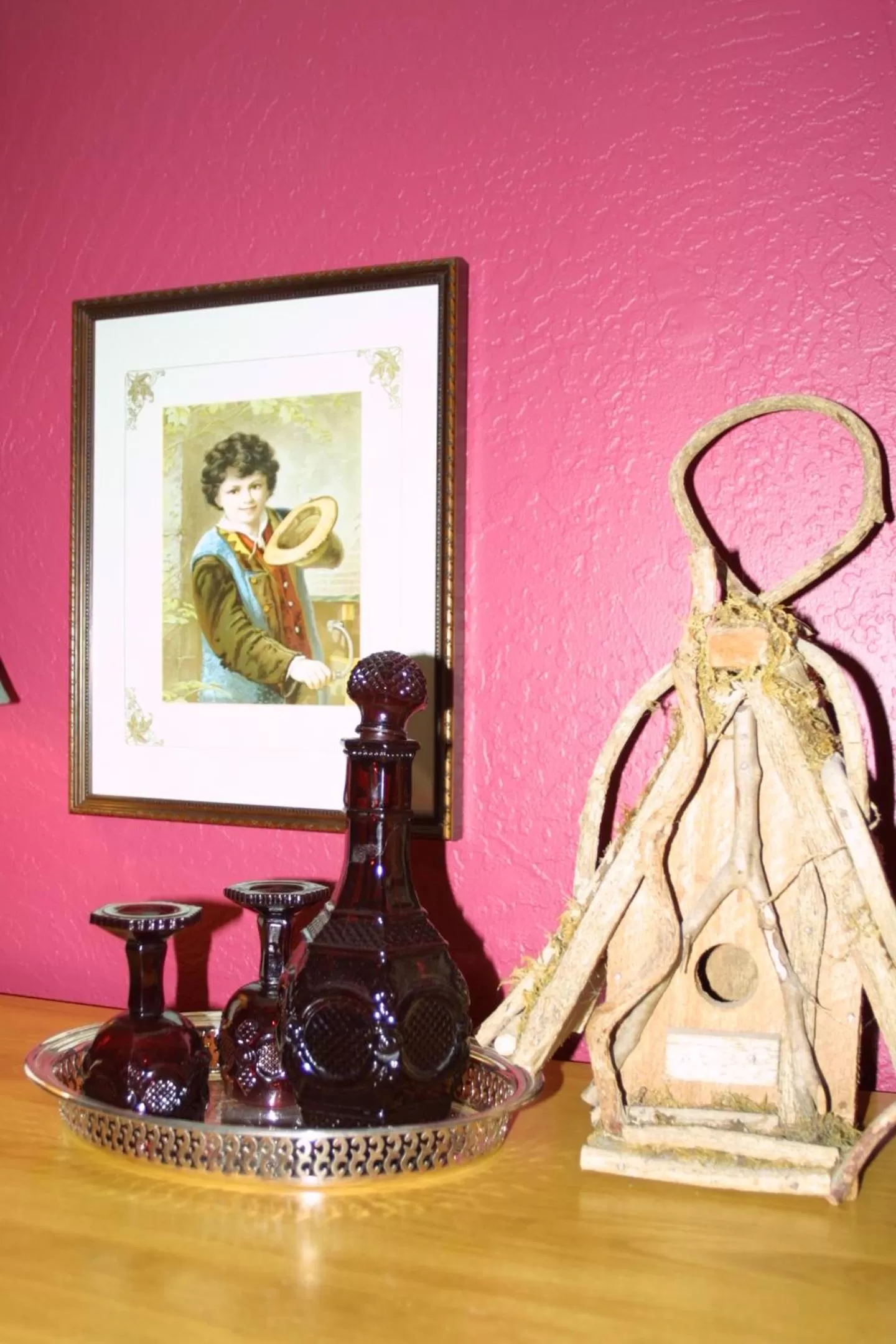 Decorative detail in Arden Forest Inn