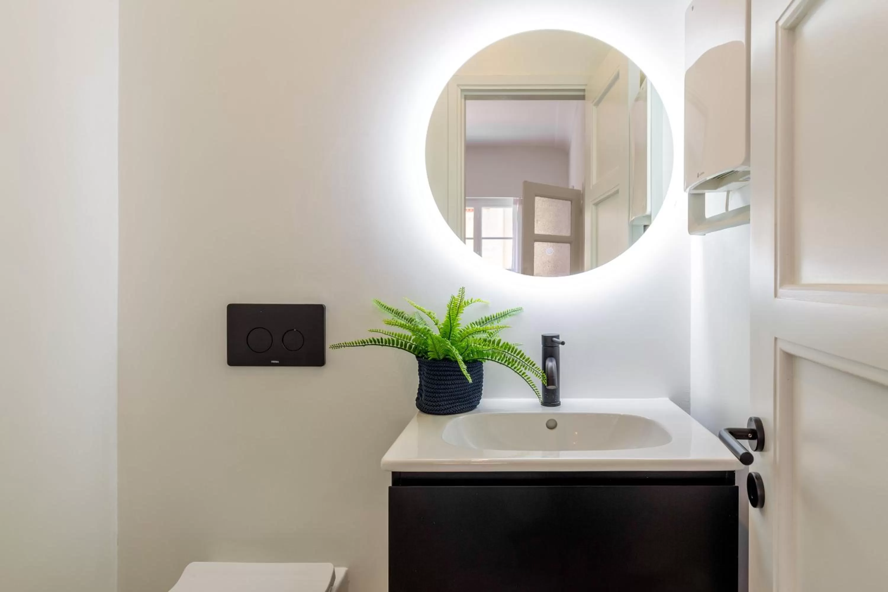 Bathroom in ZOIA The Met by UPSTREET