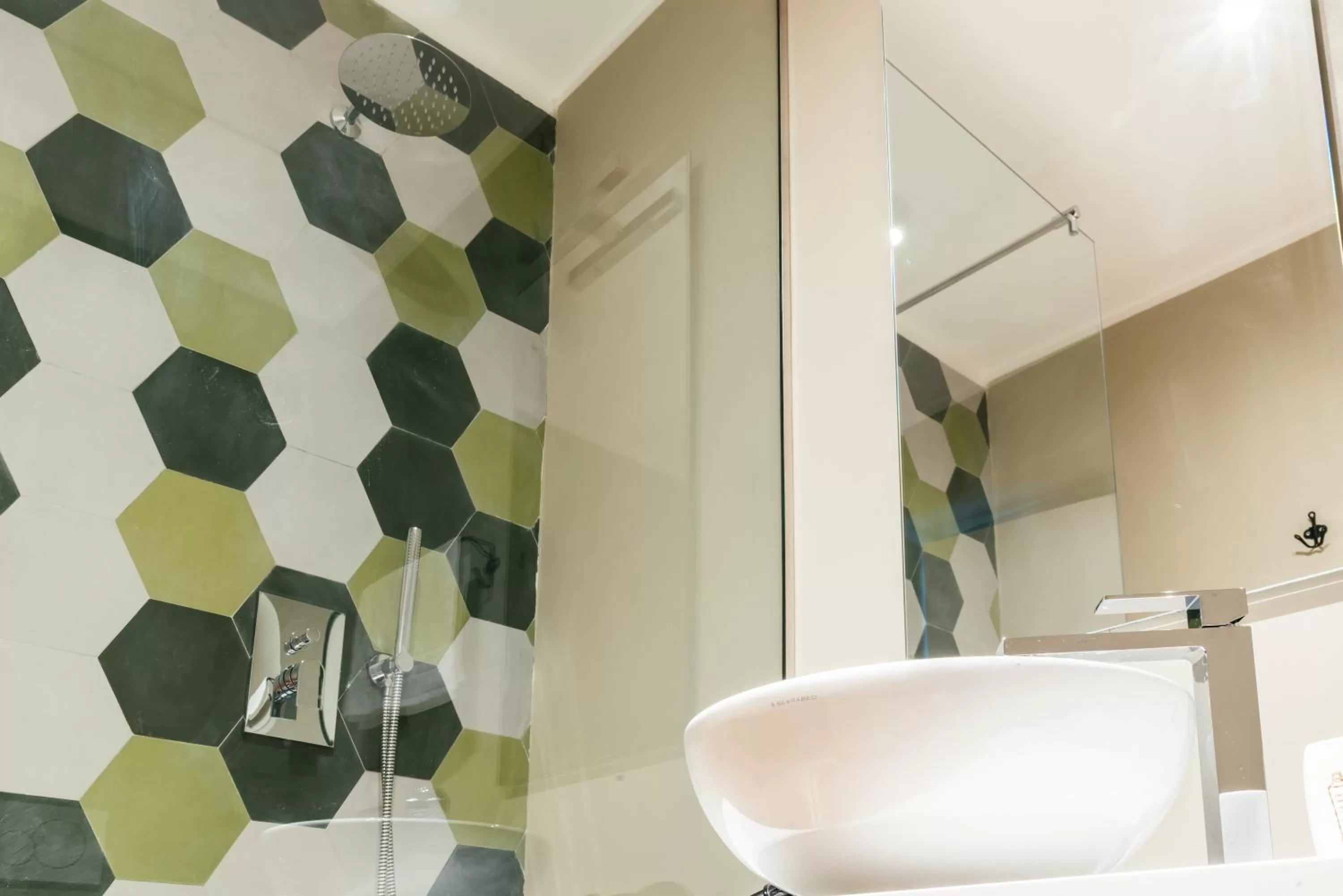 Bathroom in b&b le 4 leggende