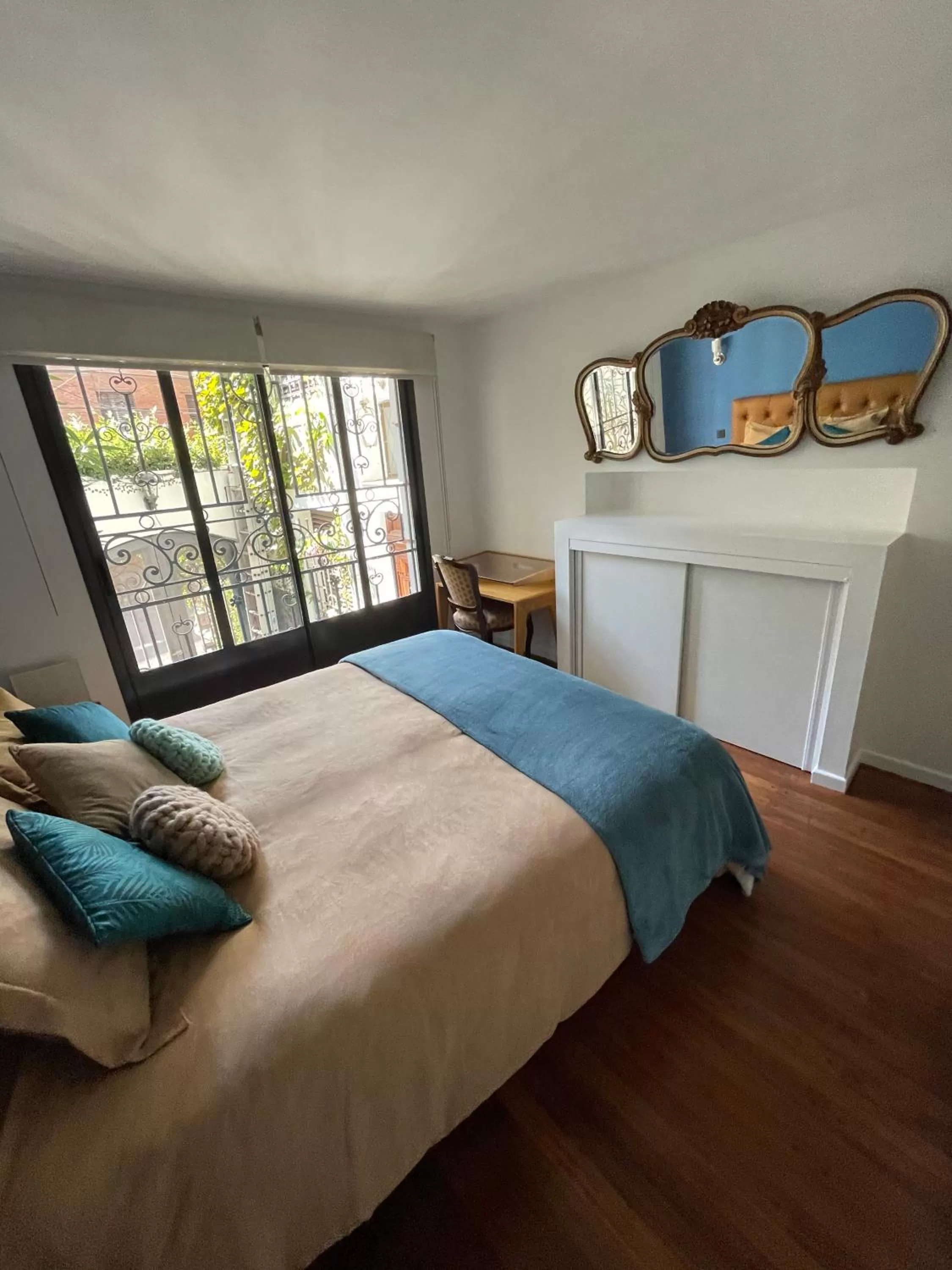 Bedroom, Bed in Le Petit Palais