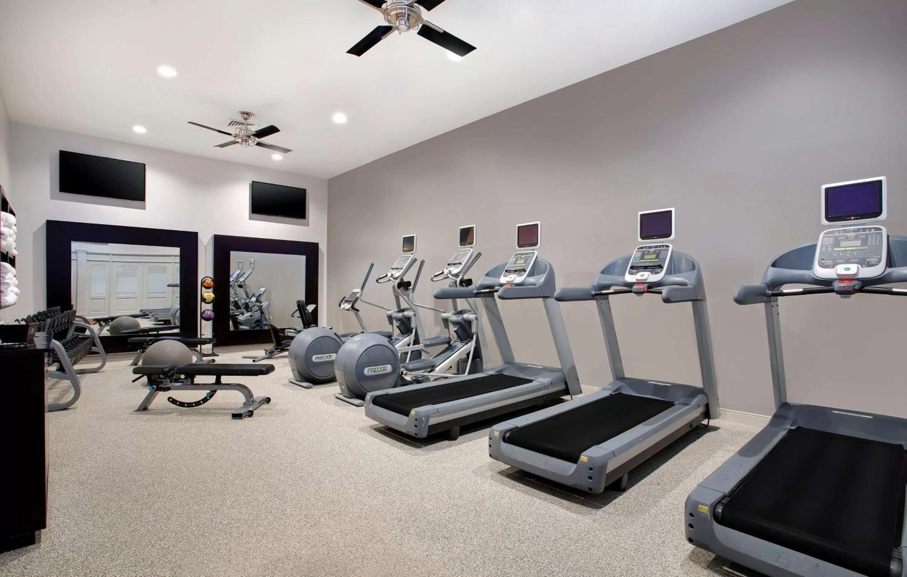 Fitness centre/facilities in Embassy Suites by Hilton Orlando International Drive Convention Center