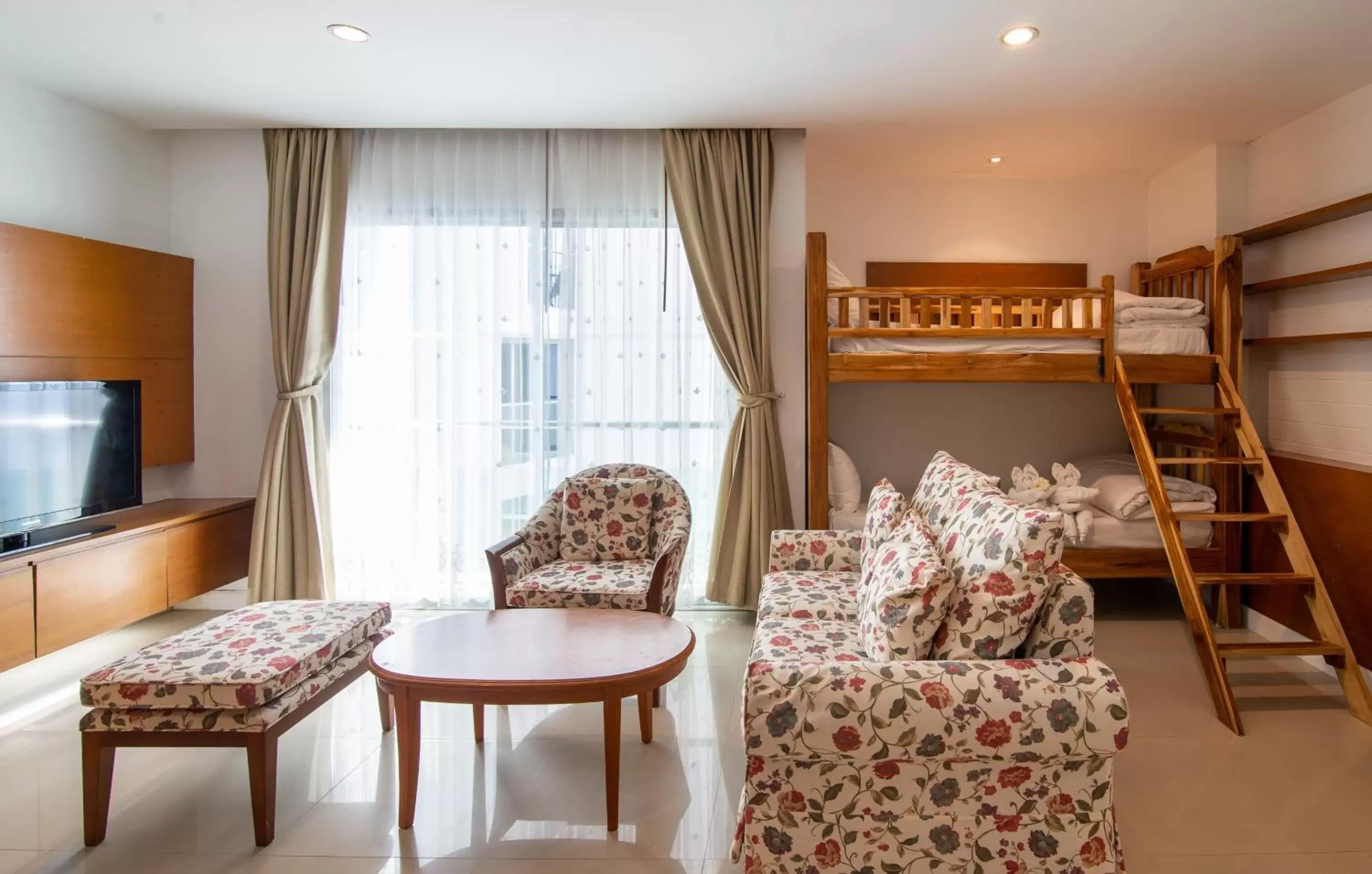 One Bedroom Family Suite  in Royal Beach View One Bedroom Family Suite  in Royal Beach View